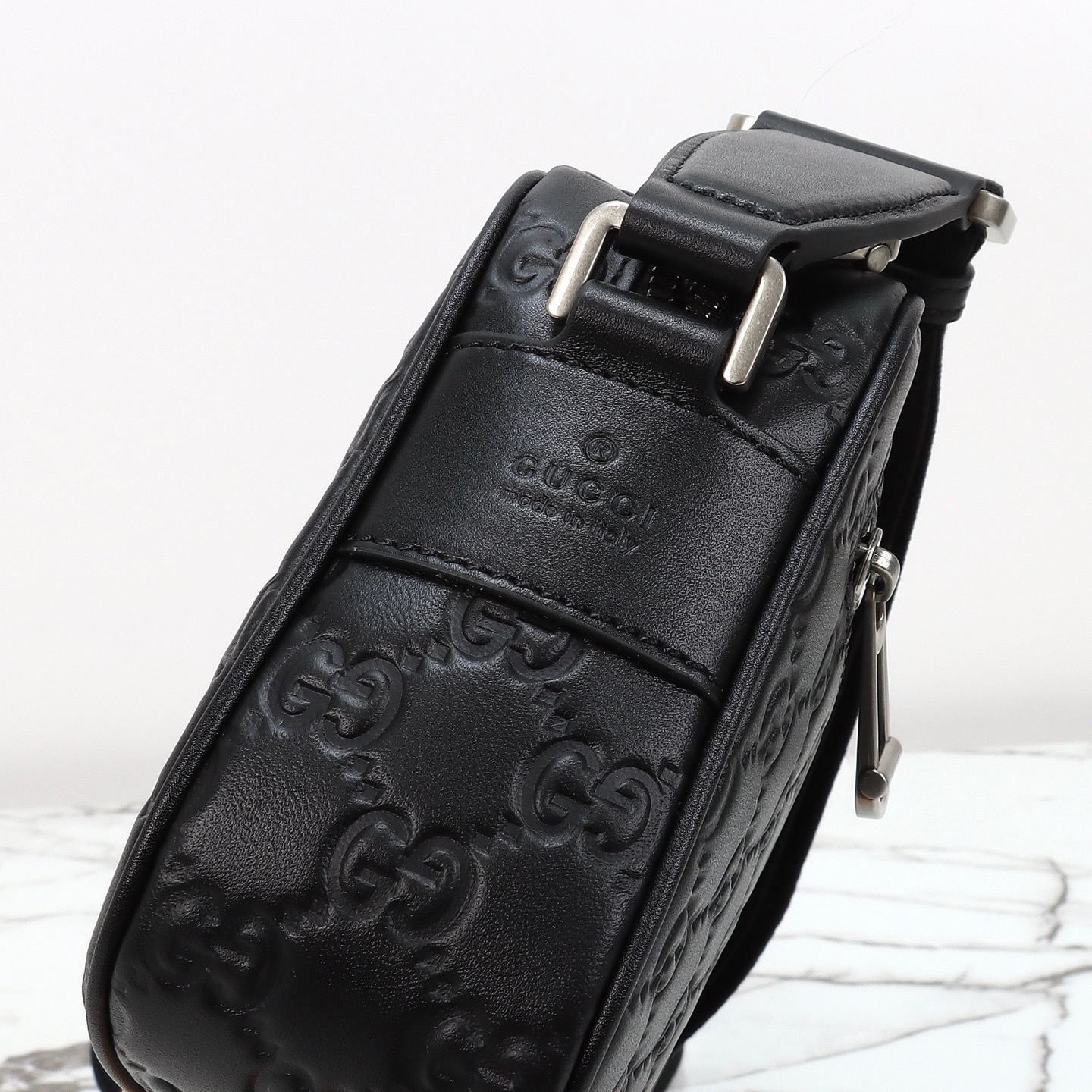 Gucci 구찌 GG 엠보싱 레더 크로스백 블랙 실버 하드웨어 850242 6