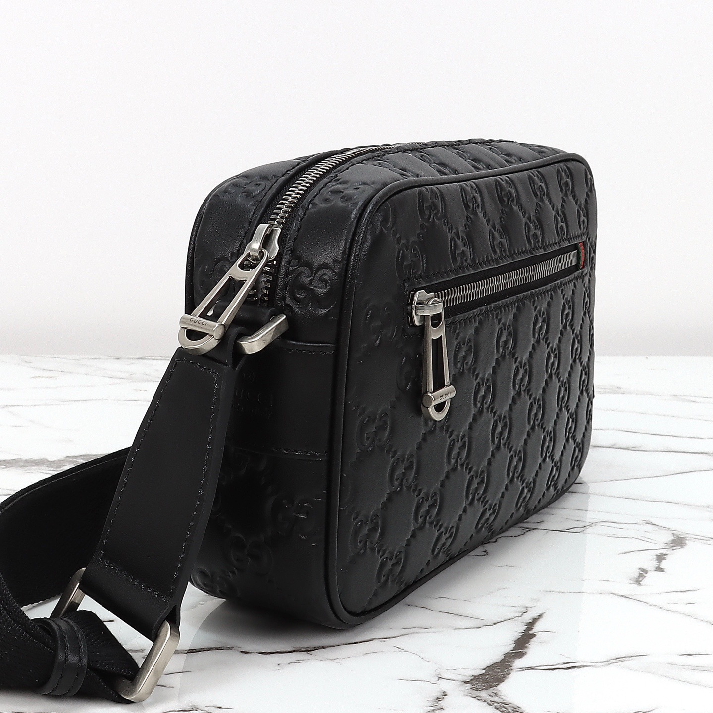 Gucci 구찌 GG 엠보싱 레더 크로스백 블랙 실버 하드웨어 850242 7