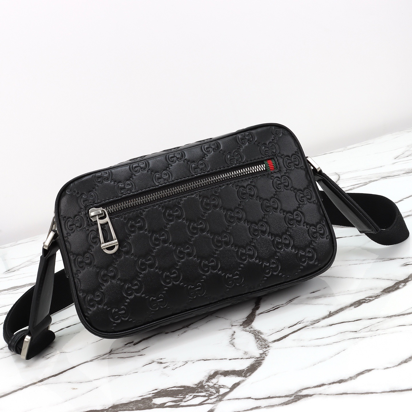 Gucci 구찌 GG 엠보싱 레더 크로스백 블랙 실버 하드웨어 850242 8