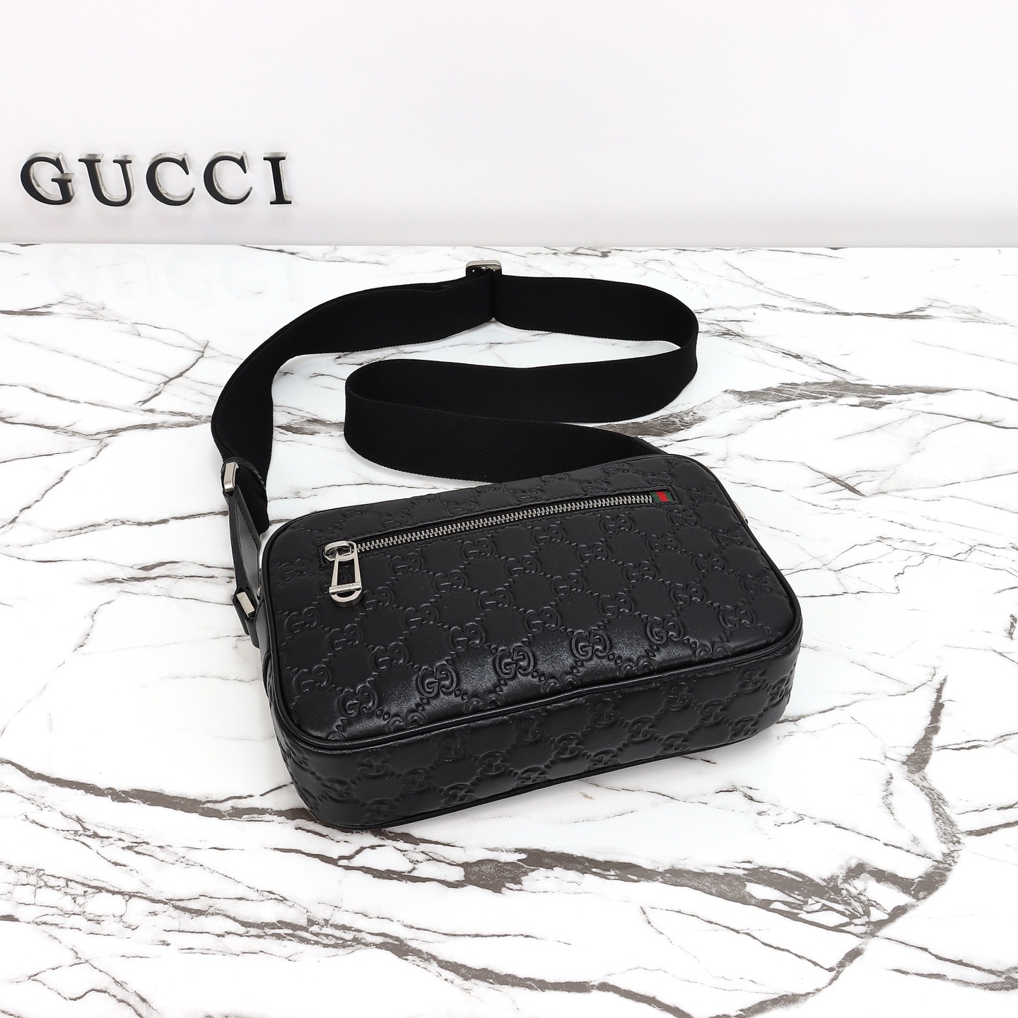 Gucci 구찌 GG 엠보싱 레더 크로스백 블랙 실버 하드웨어 850242 9