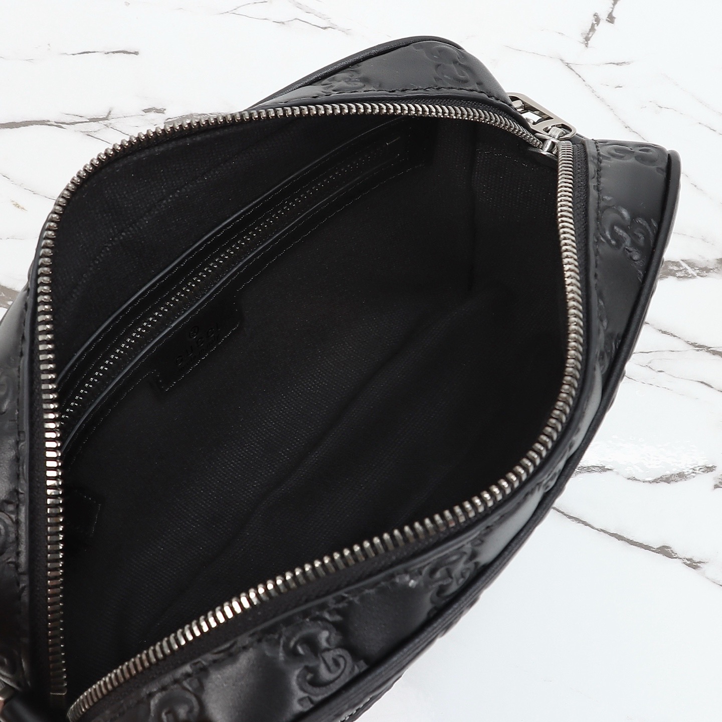 Gucci 구찌 GG 엠보싱 레더 크로스백 블랙 실버 하드웨어 850242 10