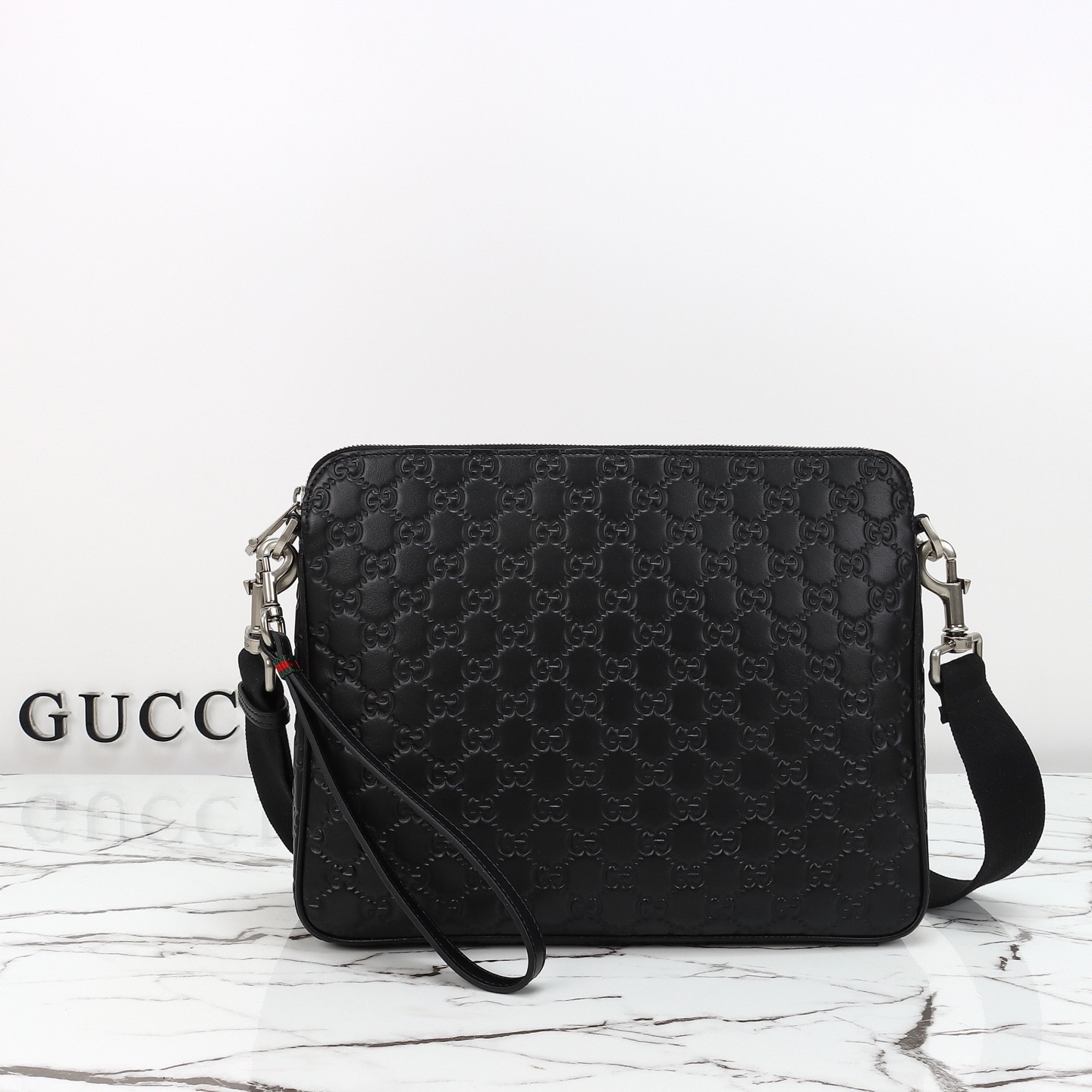 Gucci 구찌 인터로킹 GG 엠보싱 레더 크로스백 블랙 3