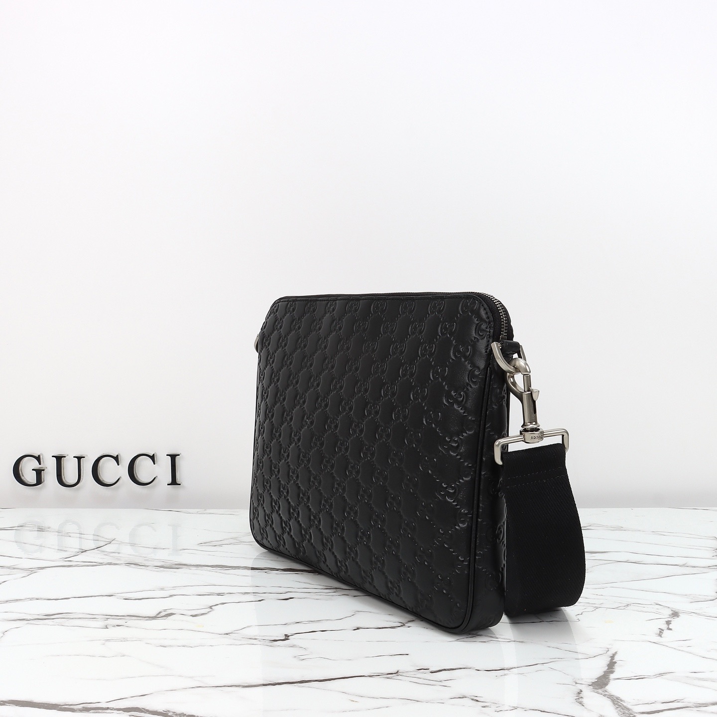 Gucci 구찌 인터로킹 GG 엠보싱 레더 크로스백 블랙 5