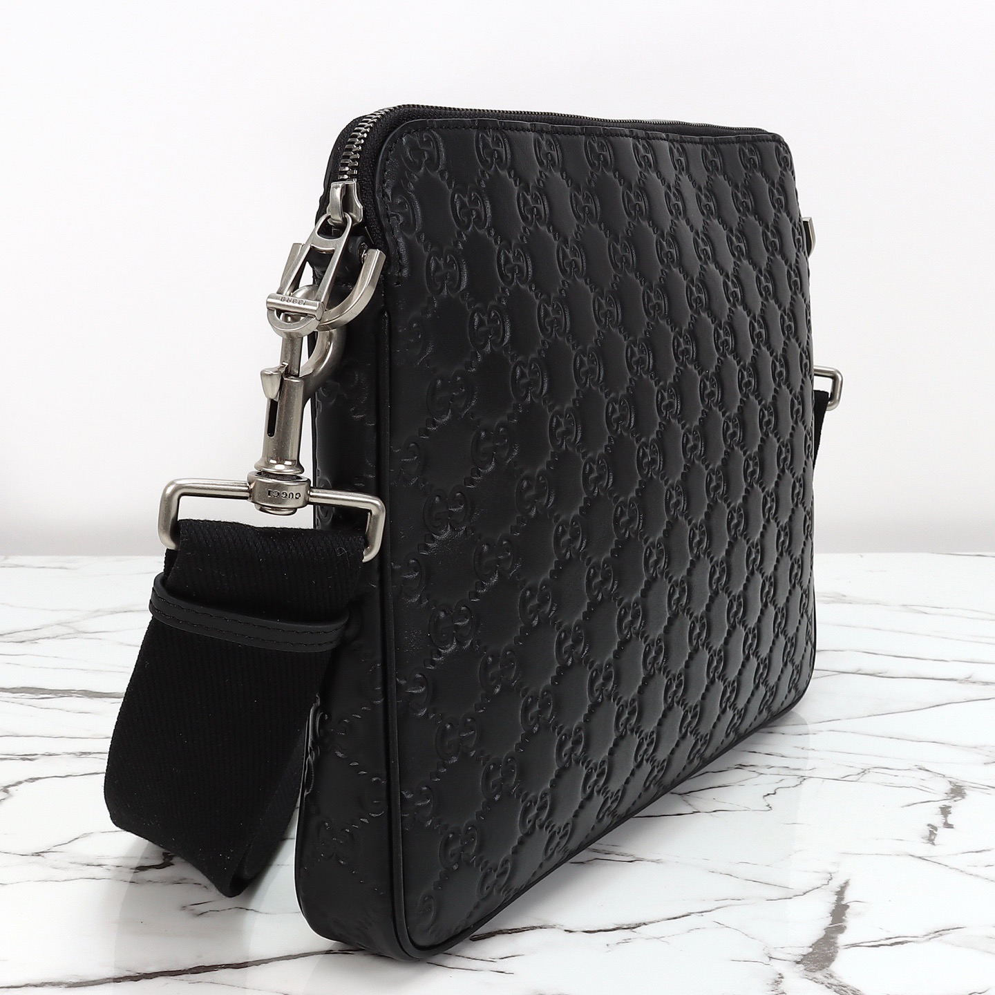 Gucci 구찌 인터로킹 GG 엠보싱 레더 크로스백 블랙 7