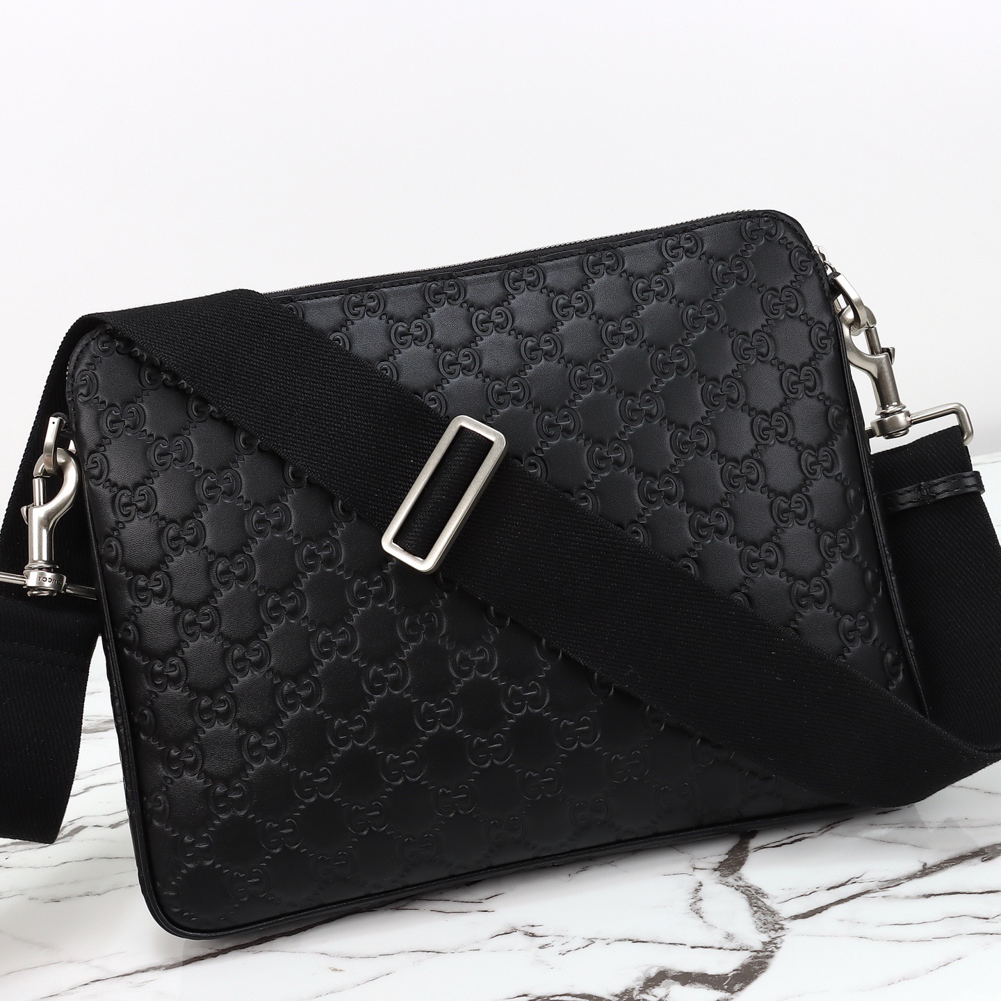 Gucci 구찌 인터로킹 GG 엠보싱 레더 크로스백 블랙 9