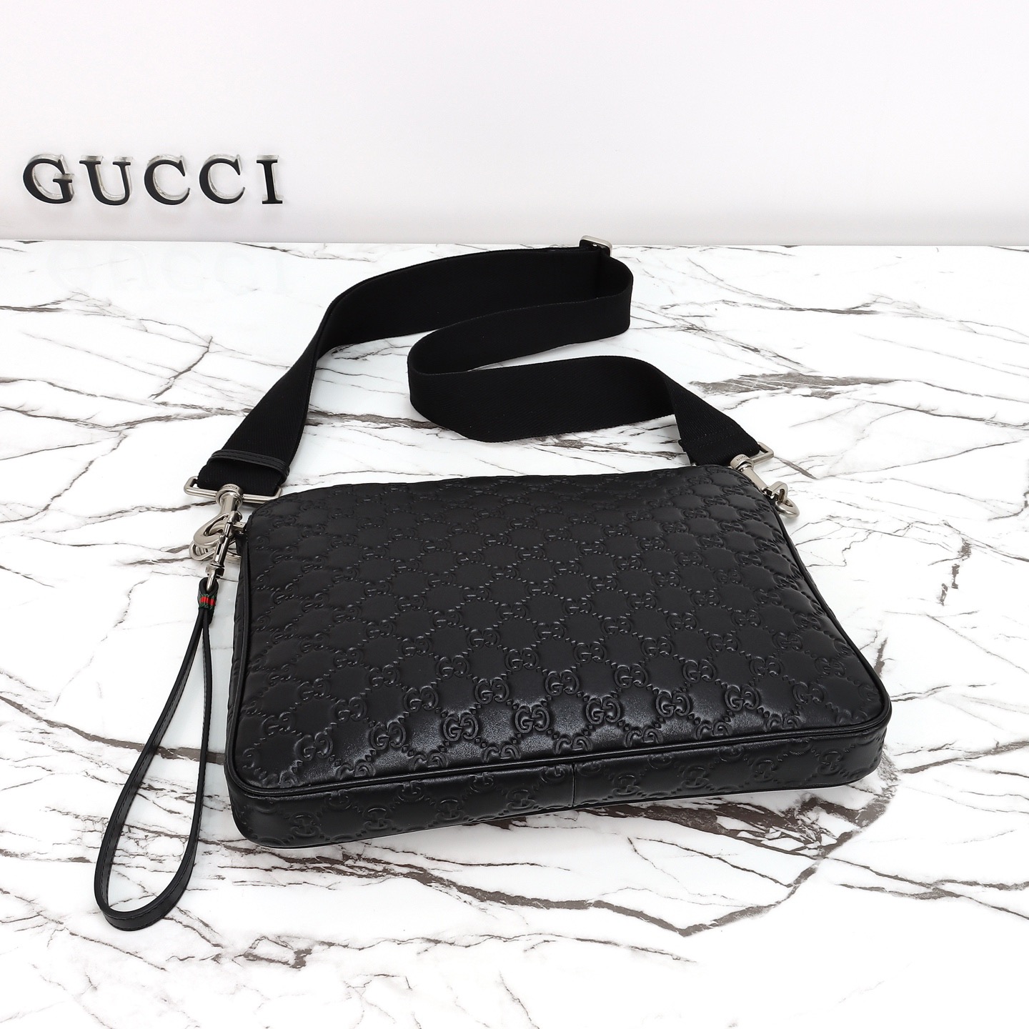 Gucci 구찌 인터로킹 GG 엠보싱 레더 크로스백 블랙 10