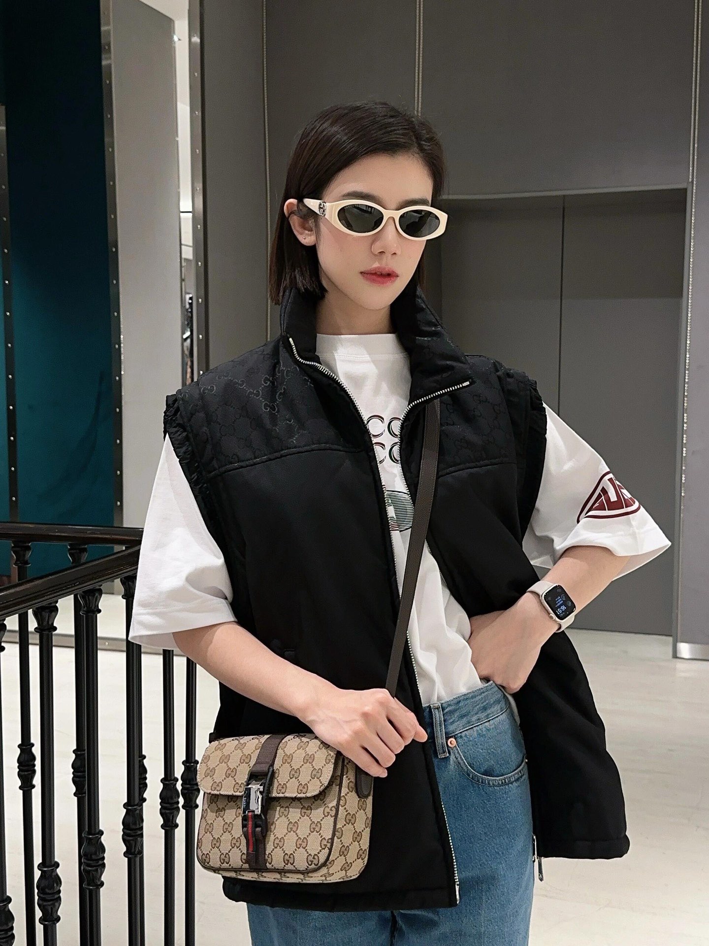 Gucci 구찌 GG 수프림 캔버스 버클 크로스백 베이지 브라운 1