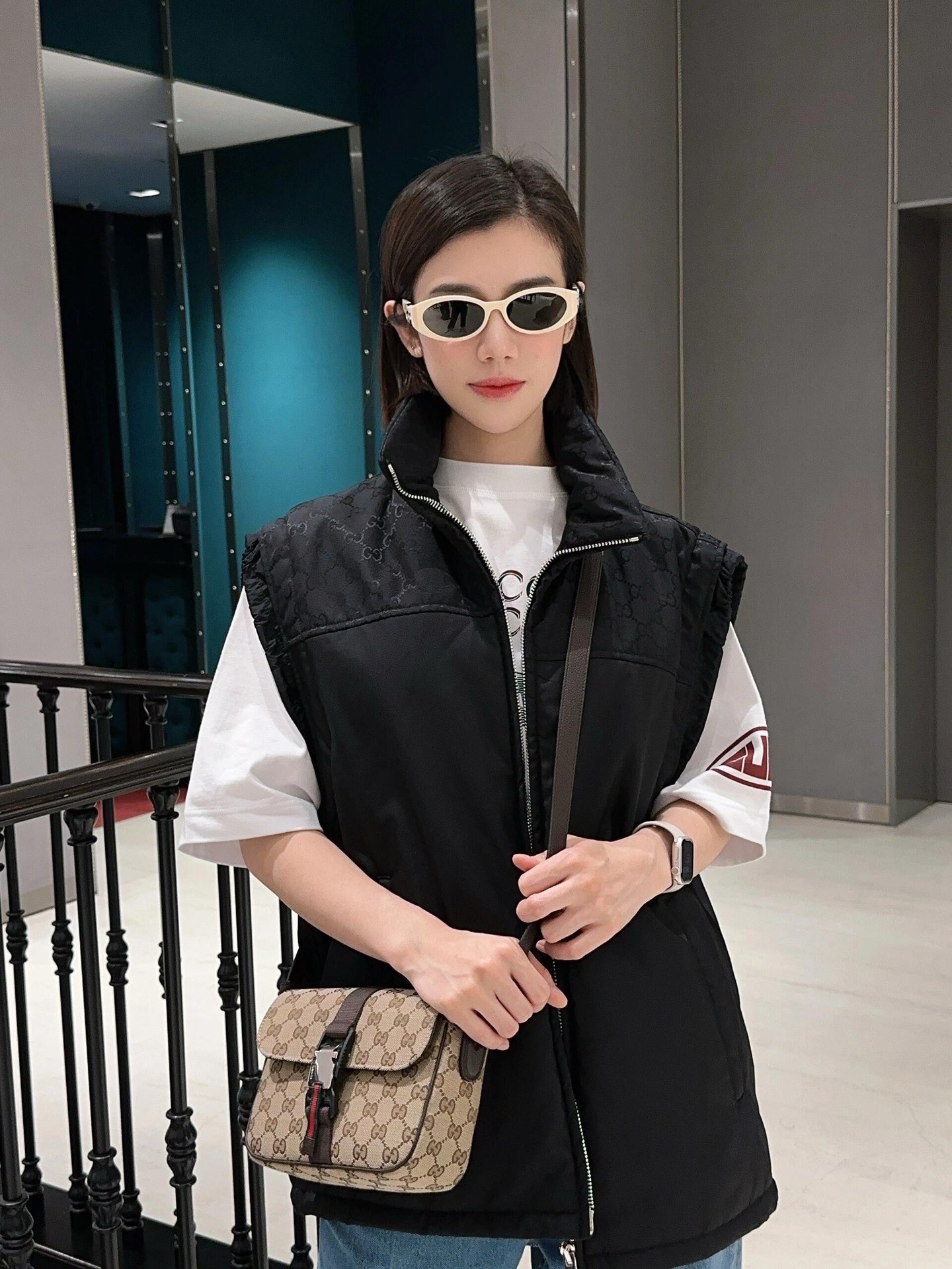 Gucci 구찌 GG 수프림 캔버스 버클 크로스백 베이지 브라운 2