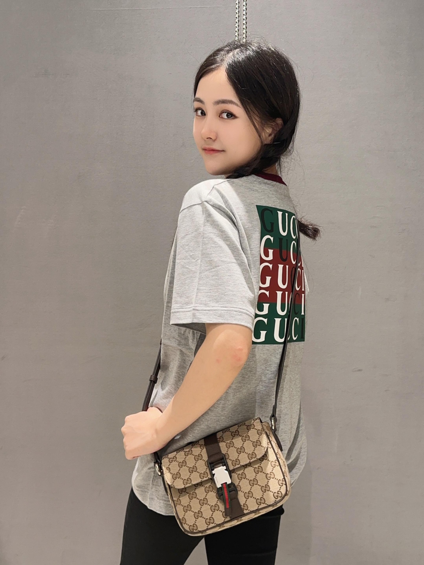 Gucci 구찌 GG 수프림 캔버스 버클 크로스백 베이지 브라운 3