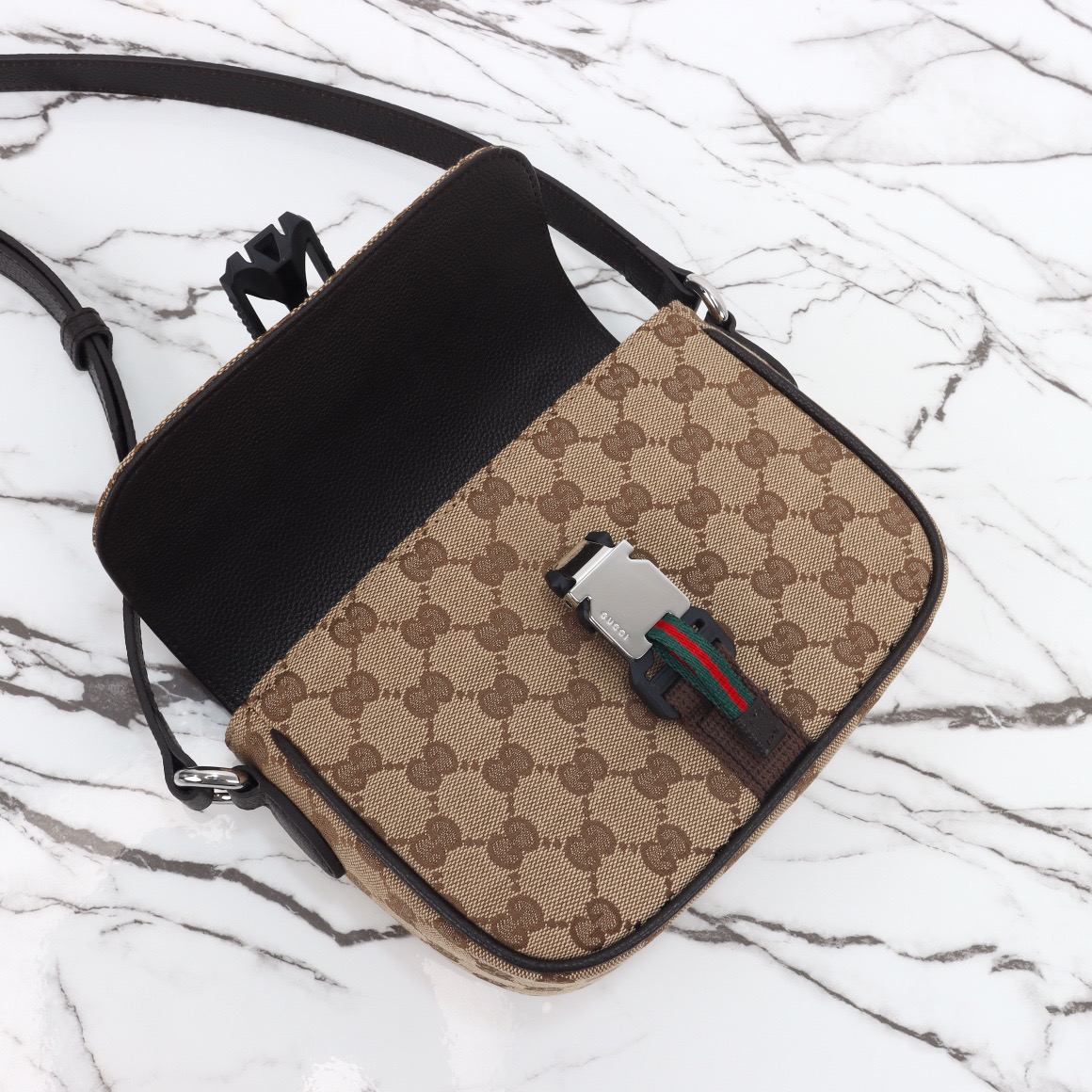 Gucci 구찌 GG 수프림 캔버스 버클 크로스백 베이지 브라운 16