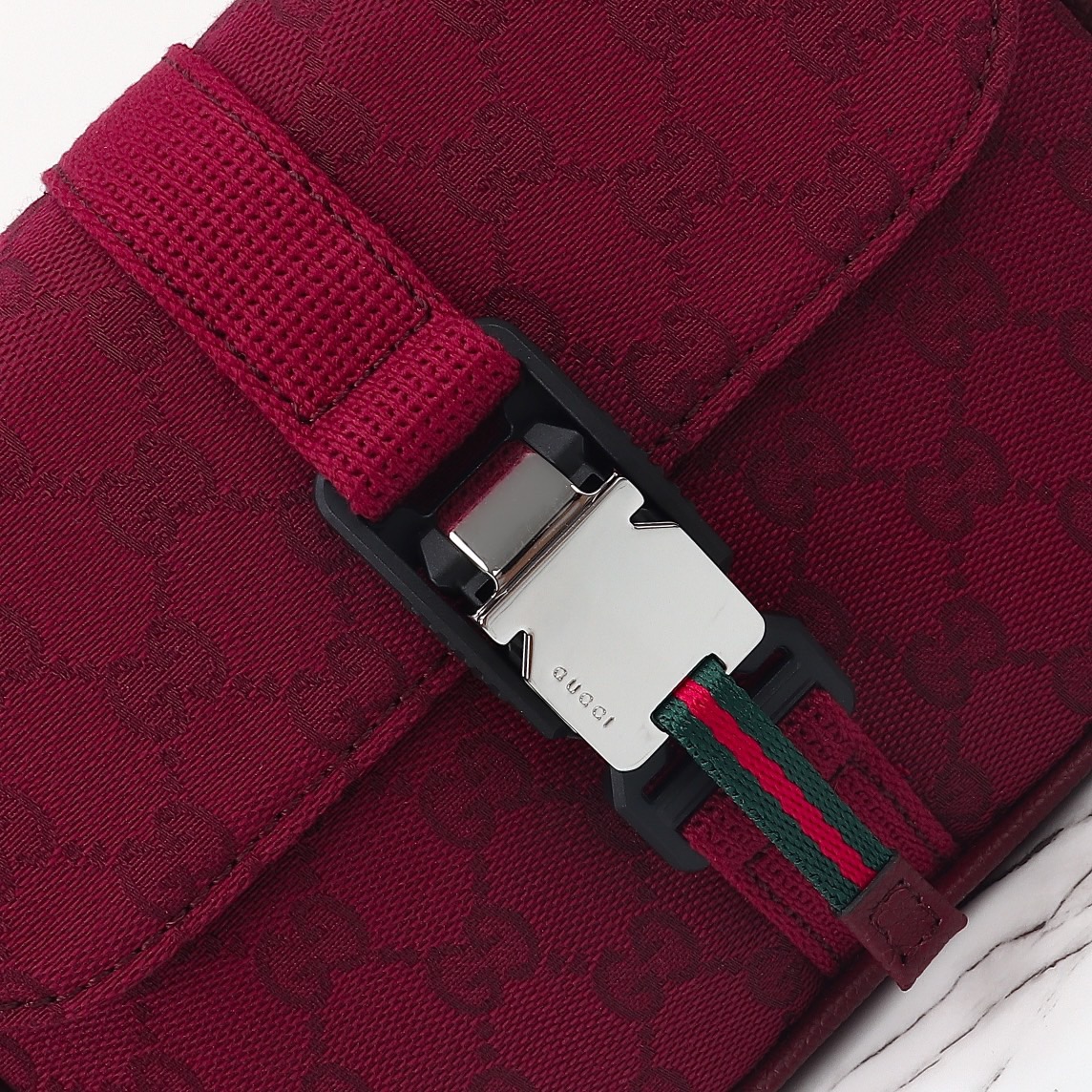 Gucci 구찌 GG 수프림 캔버스 버클 크로스백 베이지 브라운 4