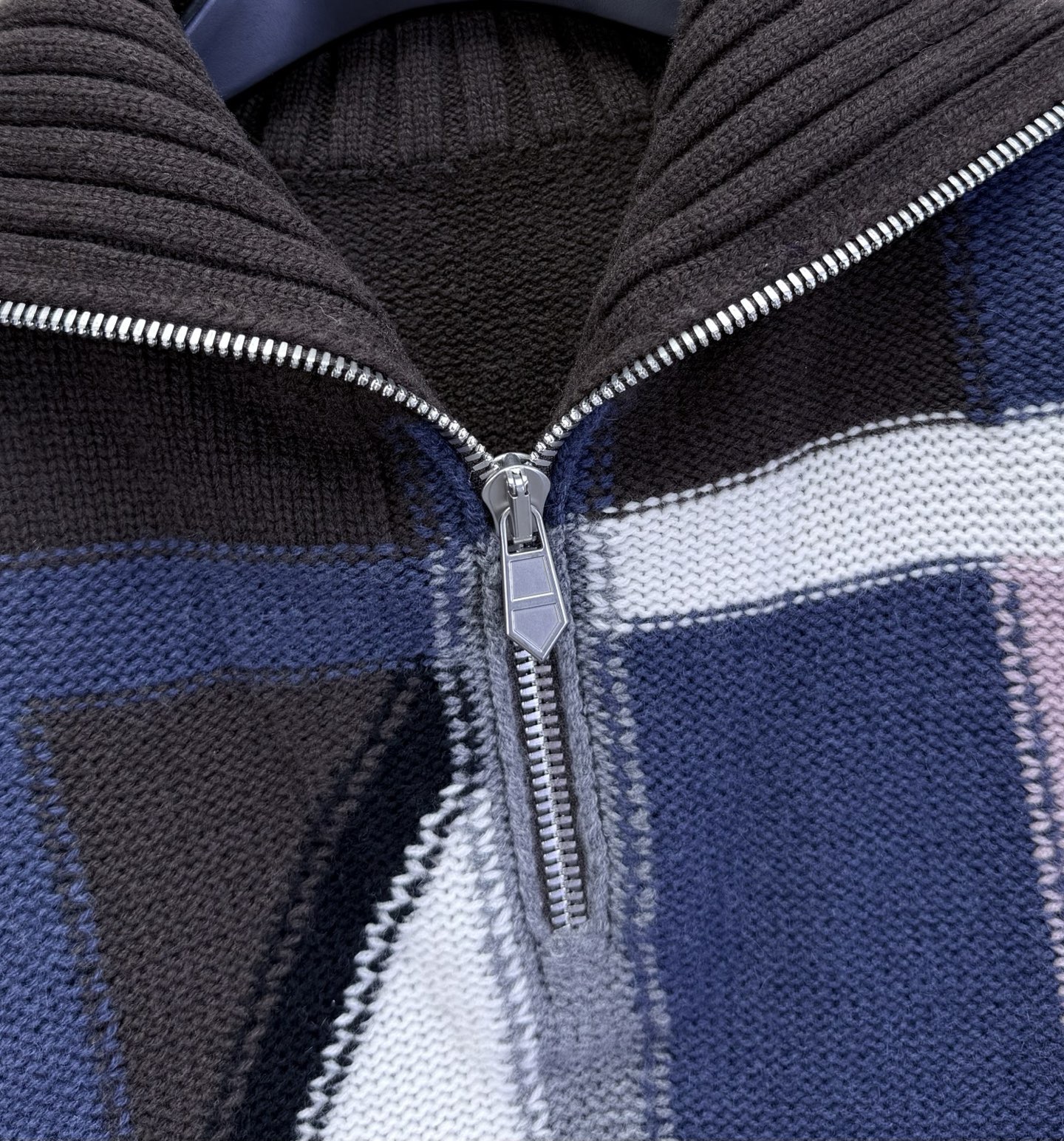 Hermes 에르메스 2025 FW 남성 하프집업 패턴 니트 풀오버 9