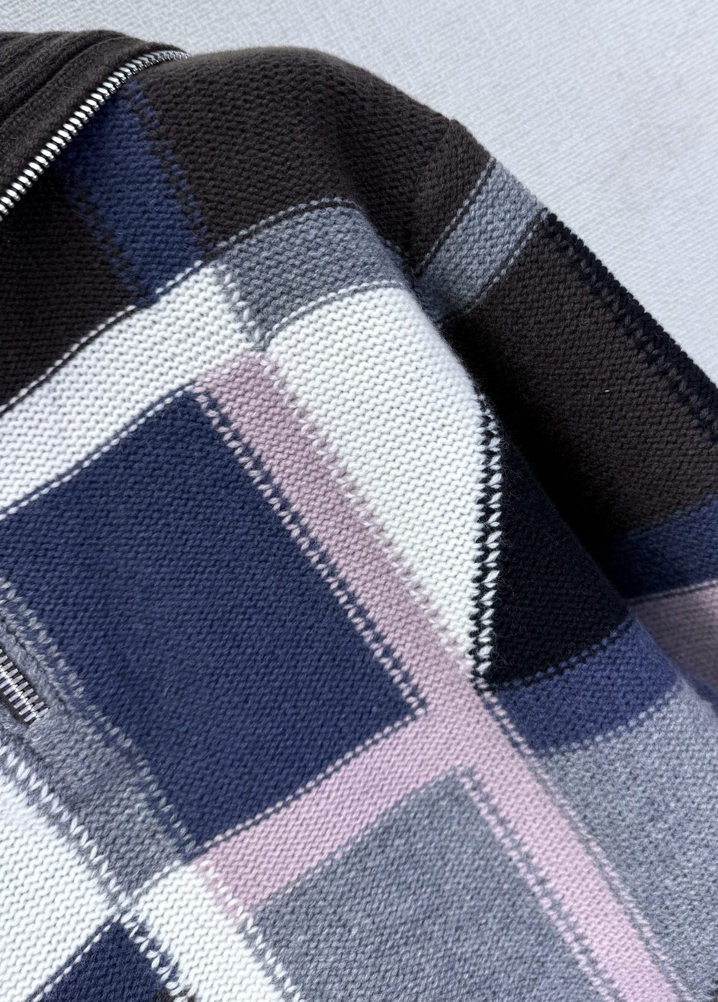 Hermes 에르메스 2025 FW 남성 하프집업 패턴 니트 풀오버 11