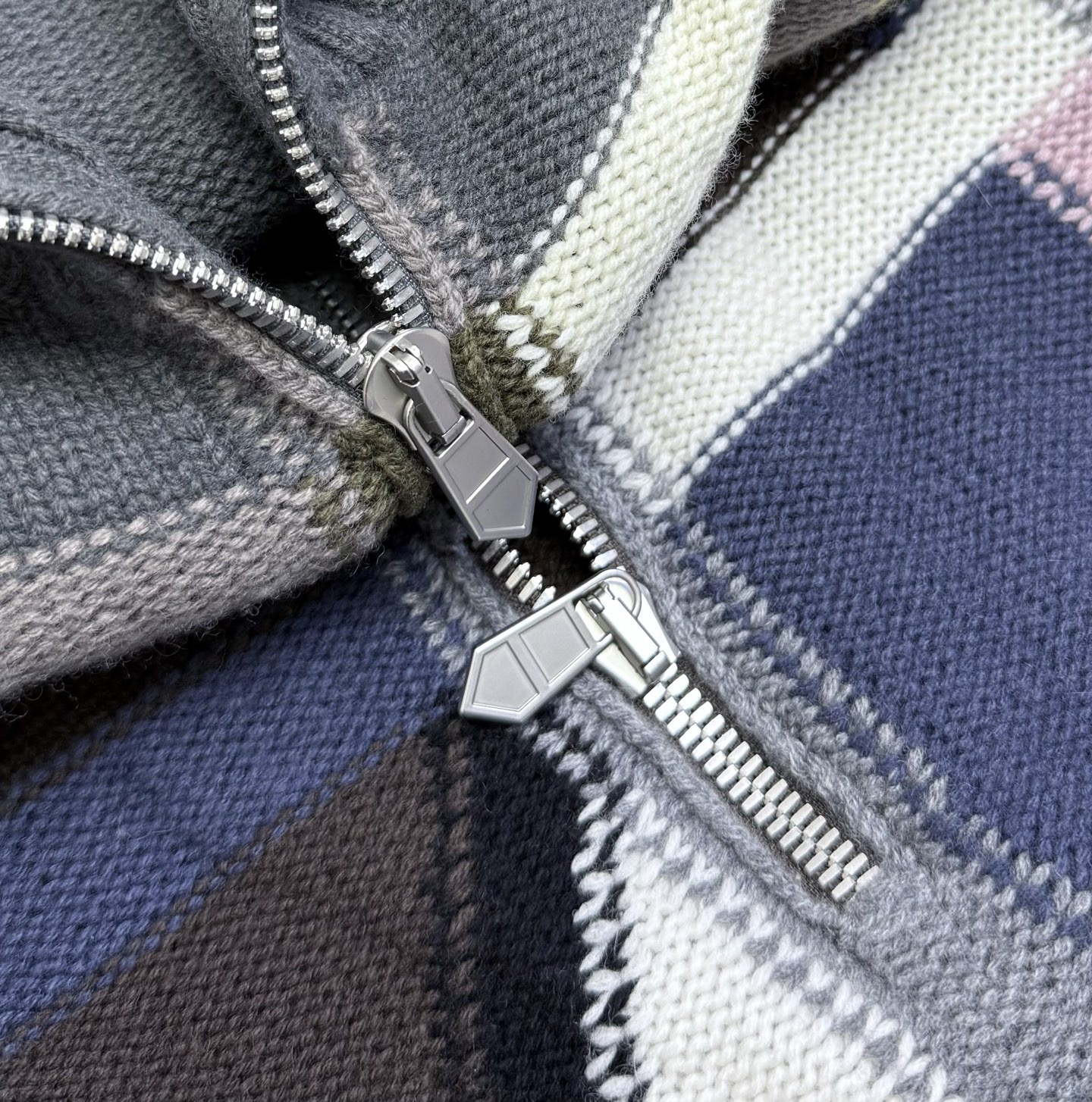 Hermes 에르메스 2025 FW 남성 하프집업 패턴 니트 풀오버 19