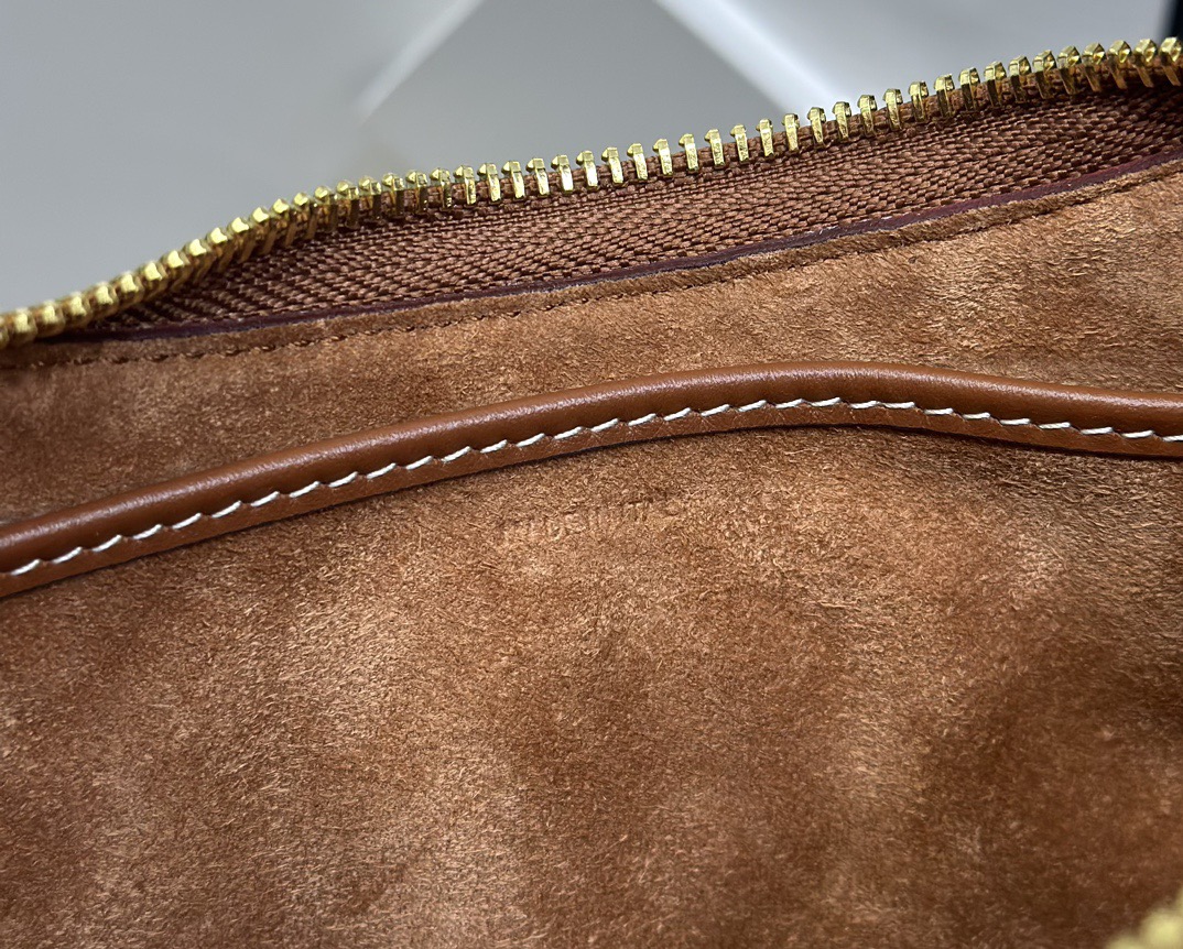 Celine 셀린느 AVA 트리오페 호보백 스무스 카프스킨 블랙 골드 18