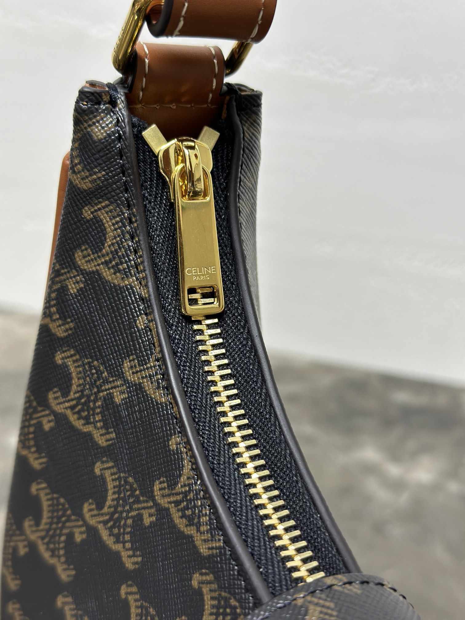 Celine 셀린느 AVA 아바 트리오페 캔버스 숄더백 브라운 골드 하드웨어 22