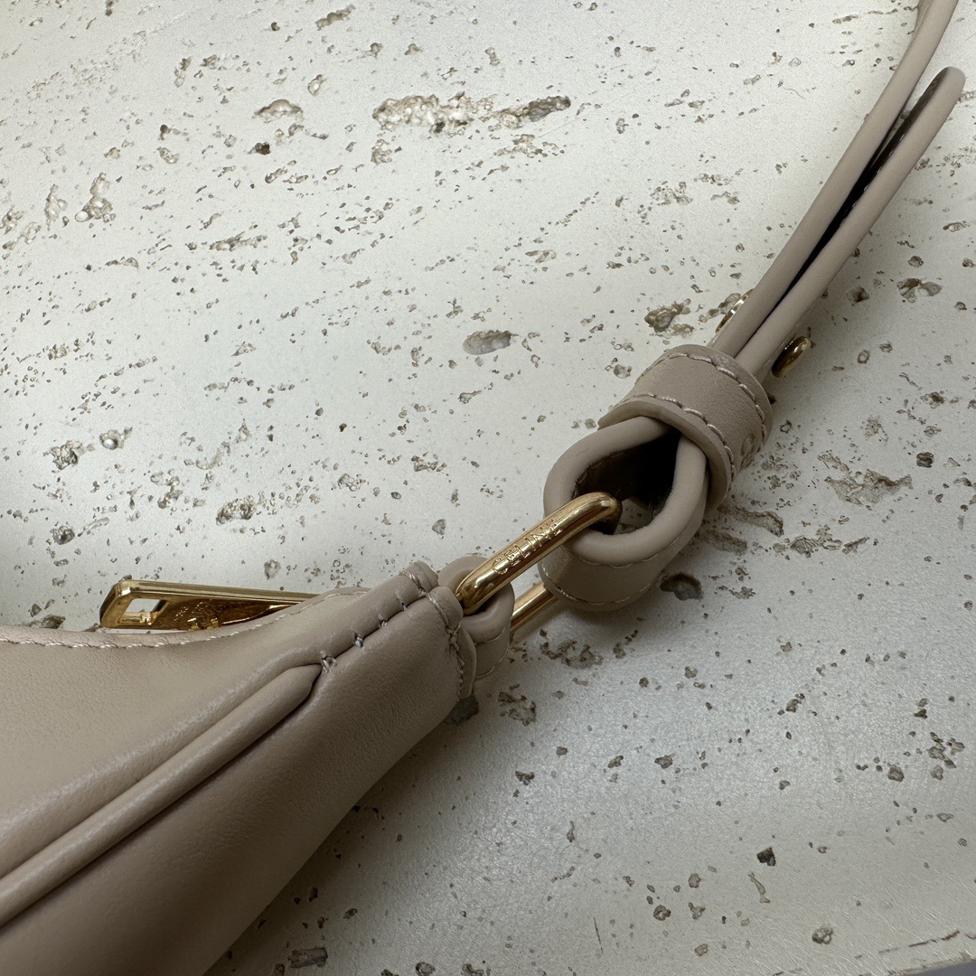 Celine 셀린느 AVA 아바 트리오페 캔버스 숄더백 브라운 골드 하드웨어 6