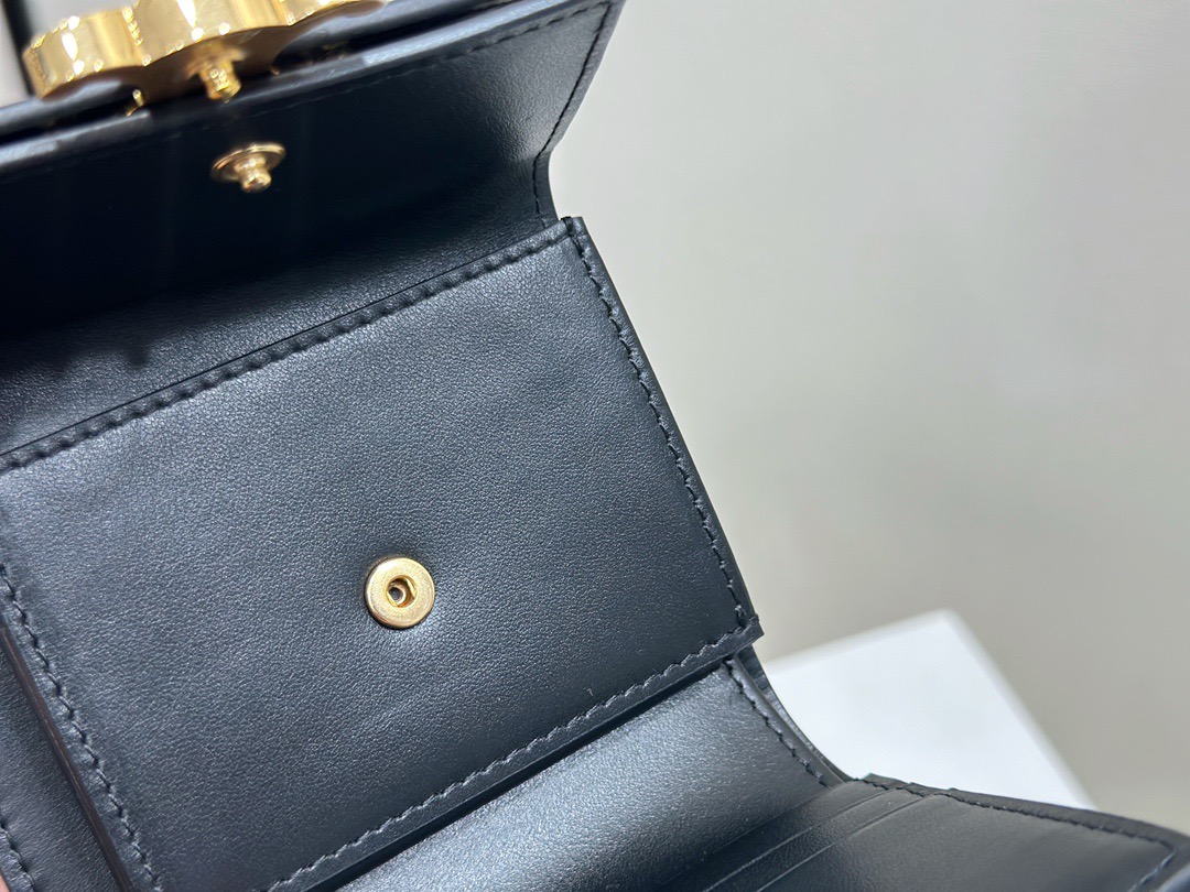 Celine 셀린느 트리오페 미니 플랩 반지갑 스무스 카프스킨 블랙 골드 8