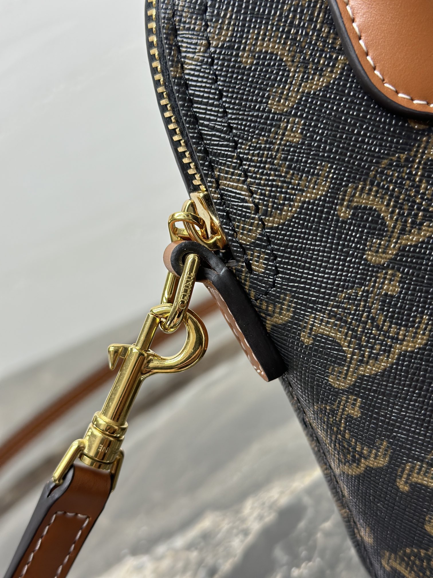 Celine 셀린느 Teen Honorine 트리오프 코팅 캔버스 토트백 브라운 18