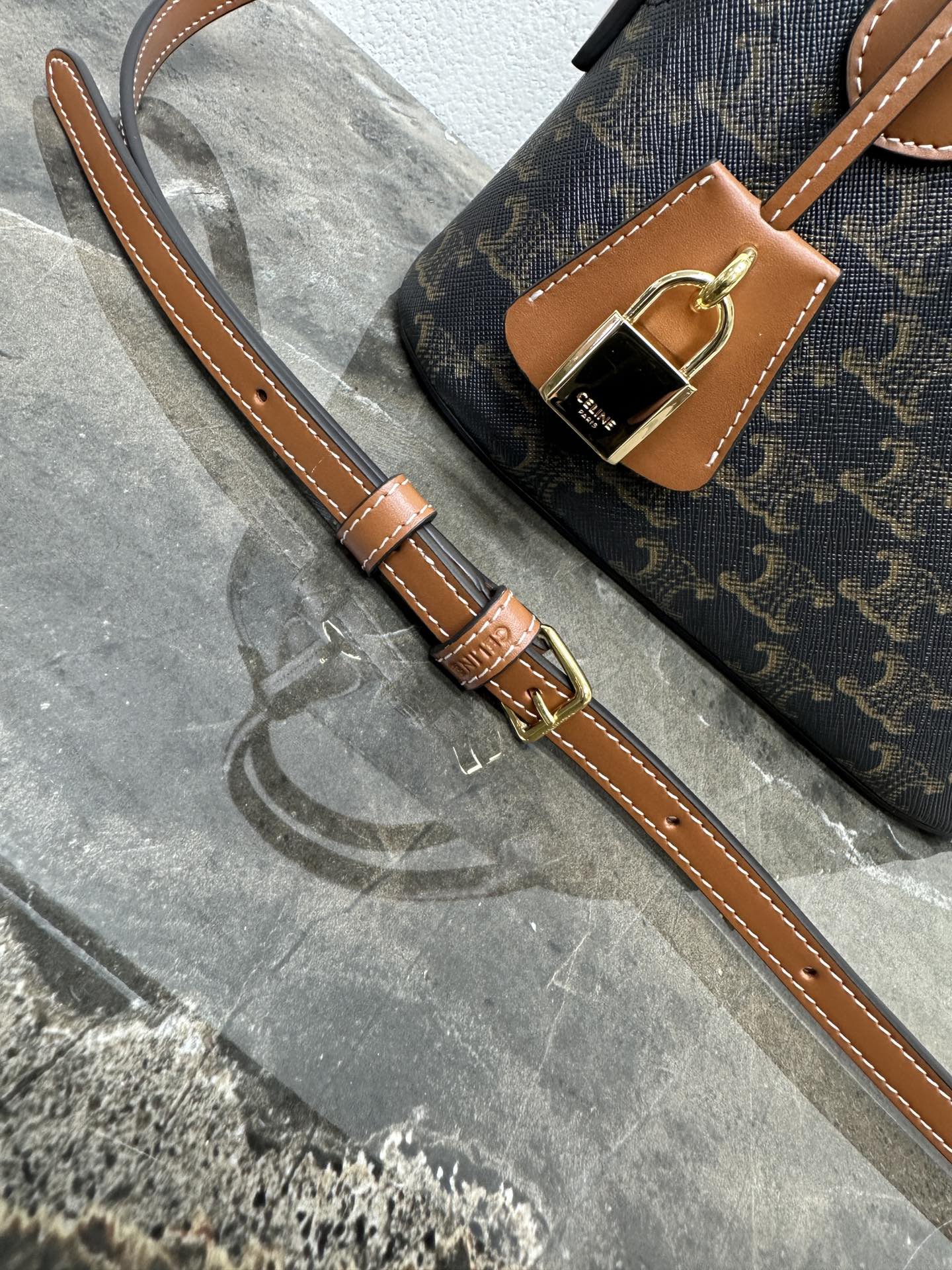 Celine 셀린느 Teen Honorine 트리오프 코팅 캔버스 토트백 브라운 19