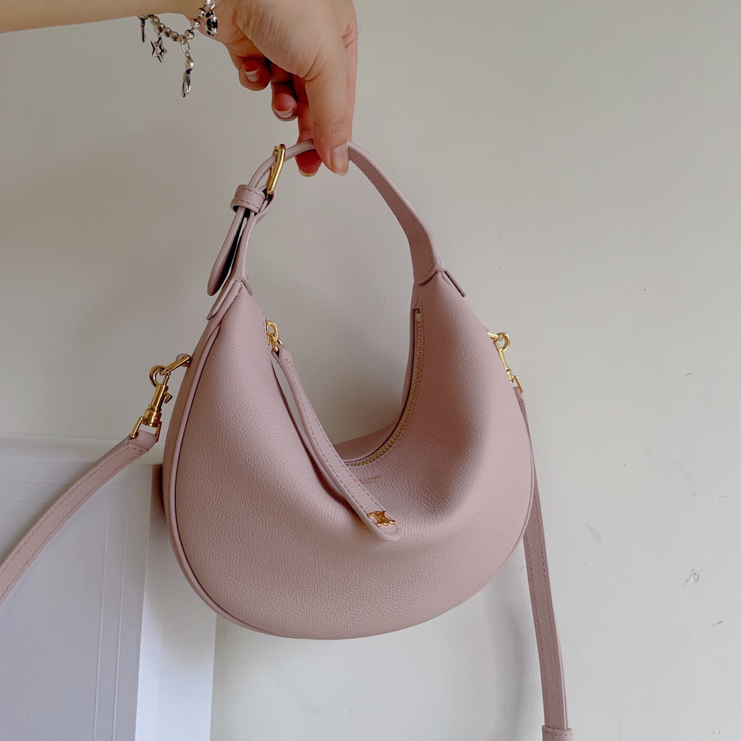 Celine 셀린느 루루 스몰 하프문 호보백 그레인드 카프스킨 파우더 핑크 골드 하드웨어 1