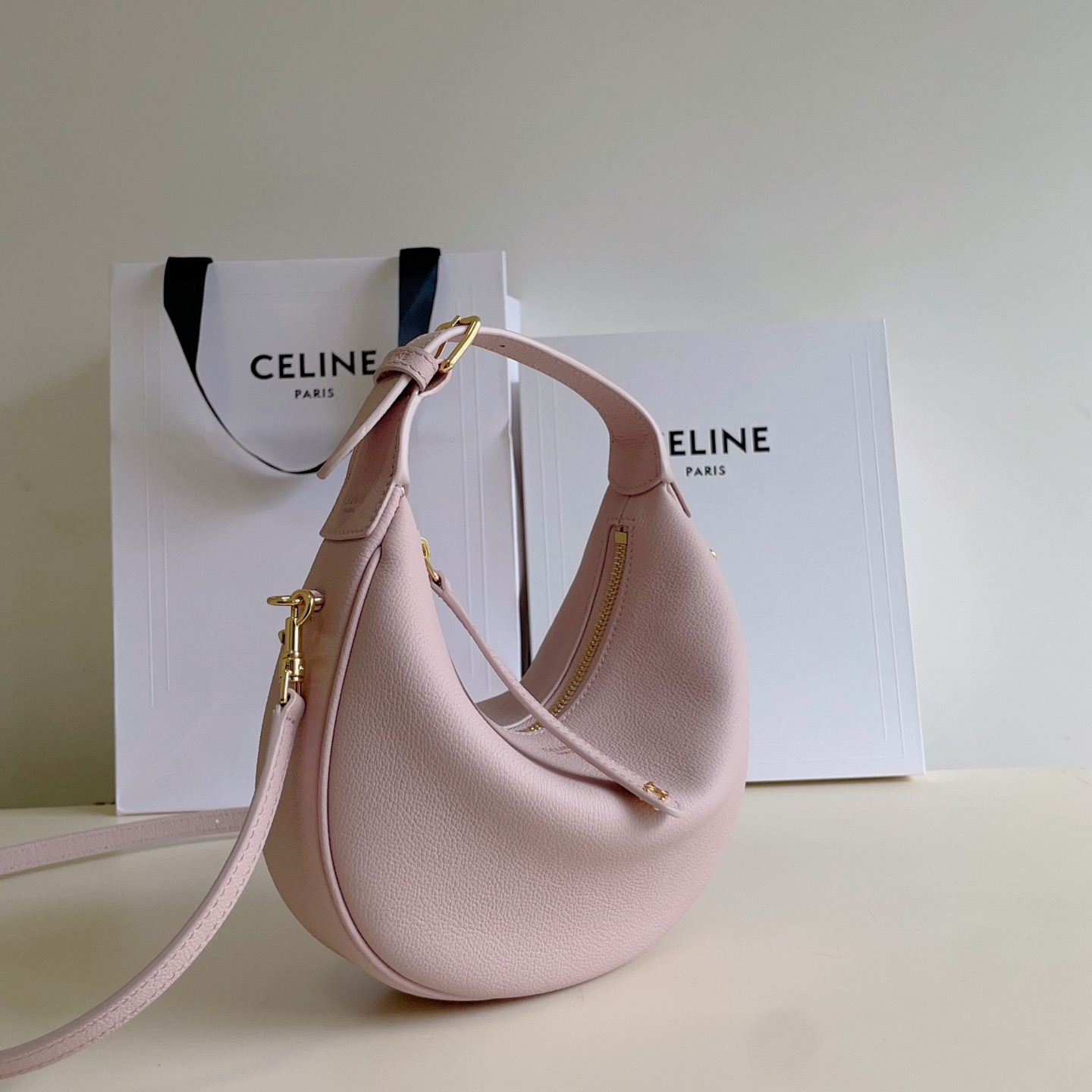 Celine 셀린느 루루 스몰 하프문 호보백 그레인드 카프스킨 파우더 핑크 골드 하드웨어 2