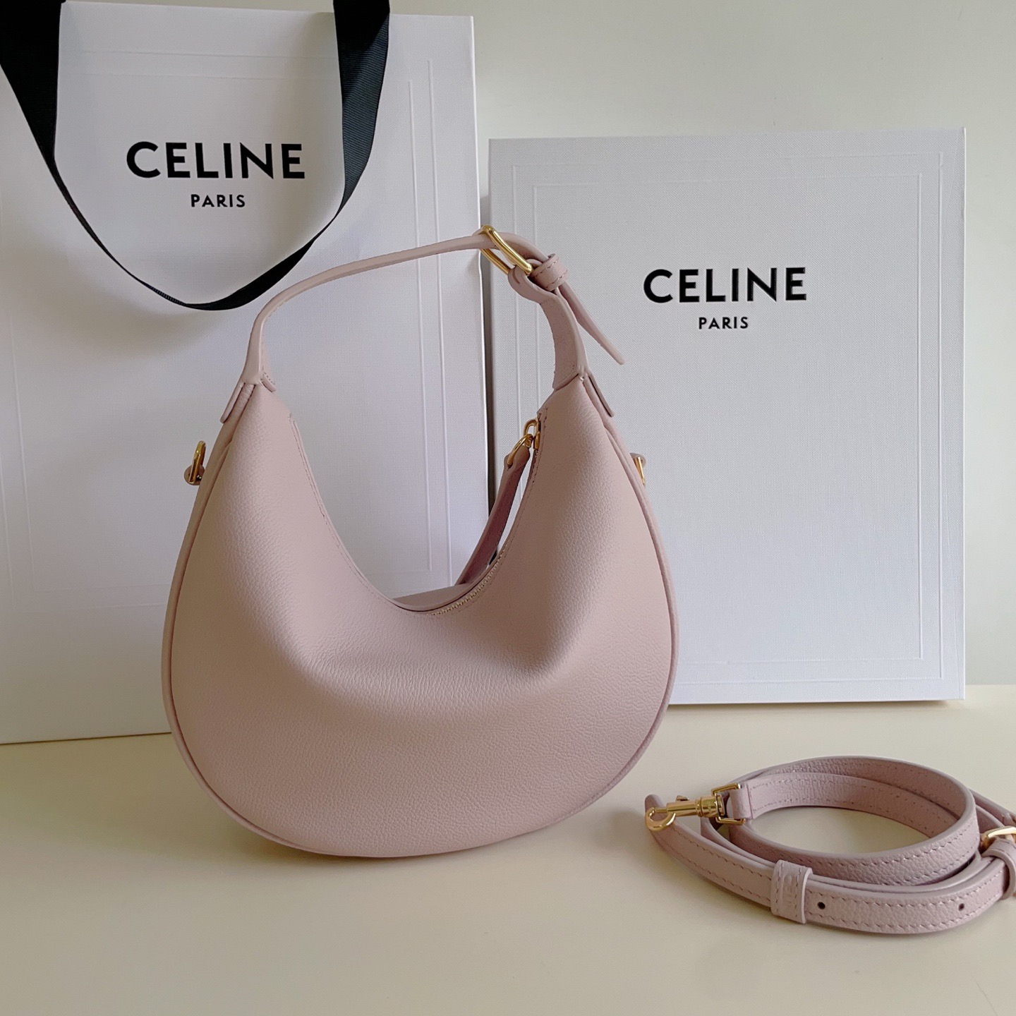 Celine 셀린느 루루 스몰 하프문 호보백 그레인드 카프스킨 파우더 핑크 골드 하드웨어 3