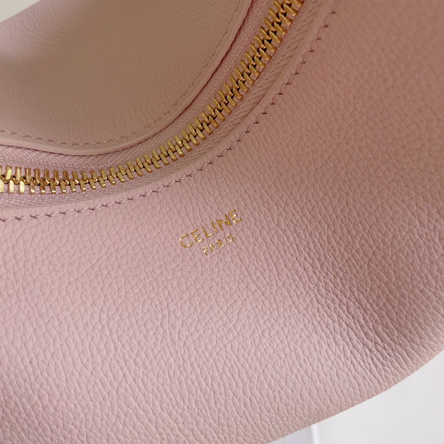 Celine 셀린느 루루 스몰 하프문 호보백 그레인드 카프스킨 파우더 핑크 골드 하드웨어 4