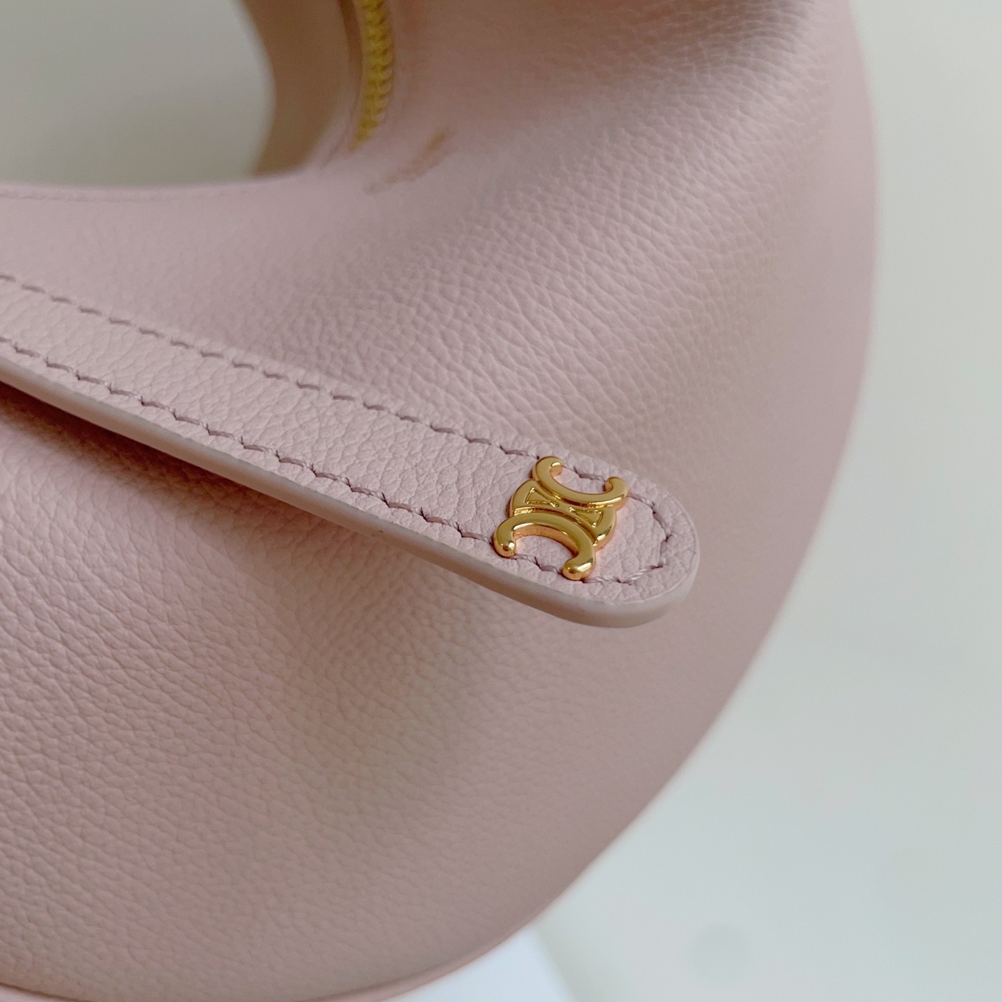 Celine 셀린느 루루 스몰 하프문 호보백 그레인드 카프스킨 파우더 핑크 골드 하드웨어 5