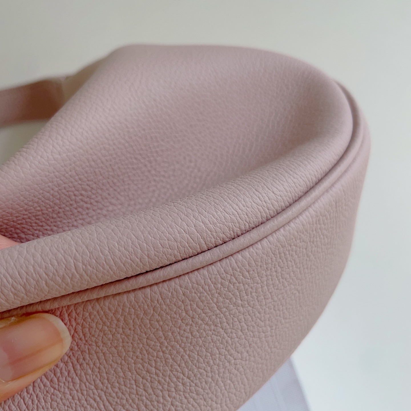 Celine 셀린느 루루 스몰 하프문 호보백 그레인드 카프스킨 파우더 핑크 골드 하드웨어 9