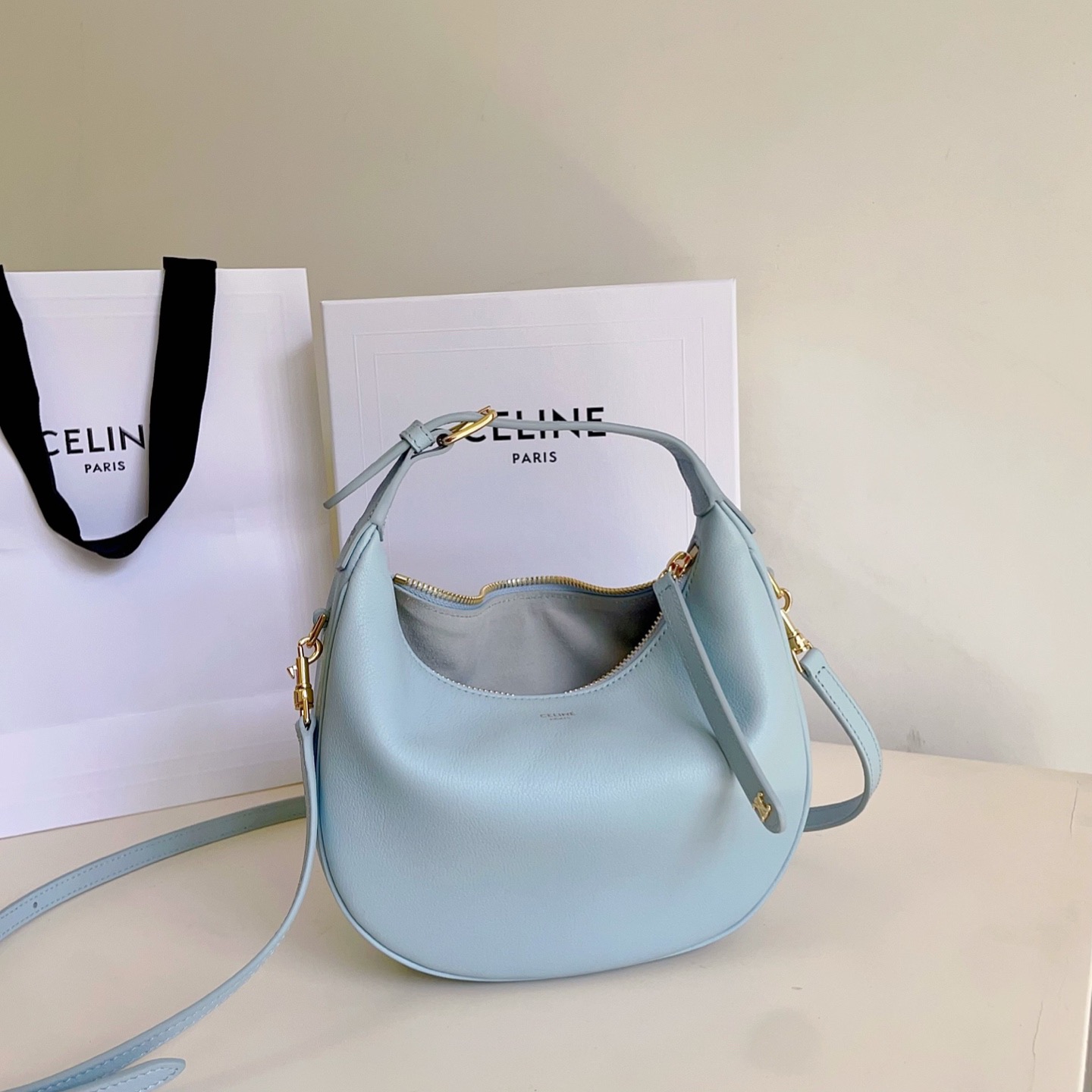 Celine 셀린느 루루 스몰 하프문 호보백 그레인드 카프스킨 파우더 핑크 골드 하드웨어 3