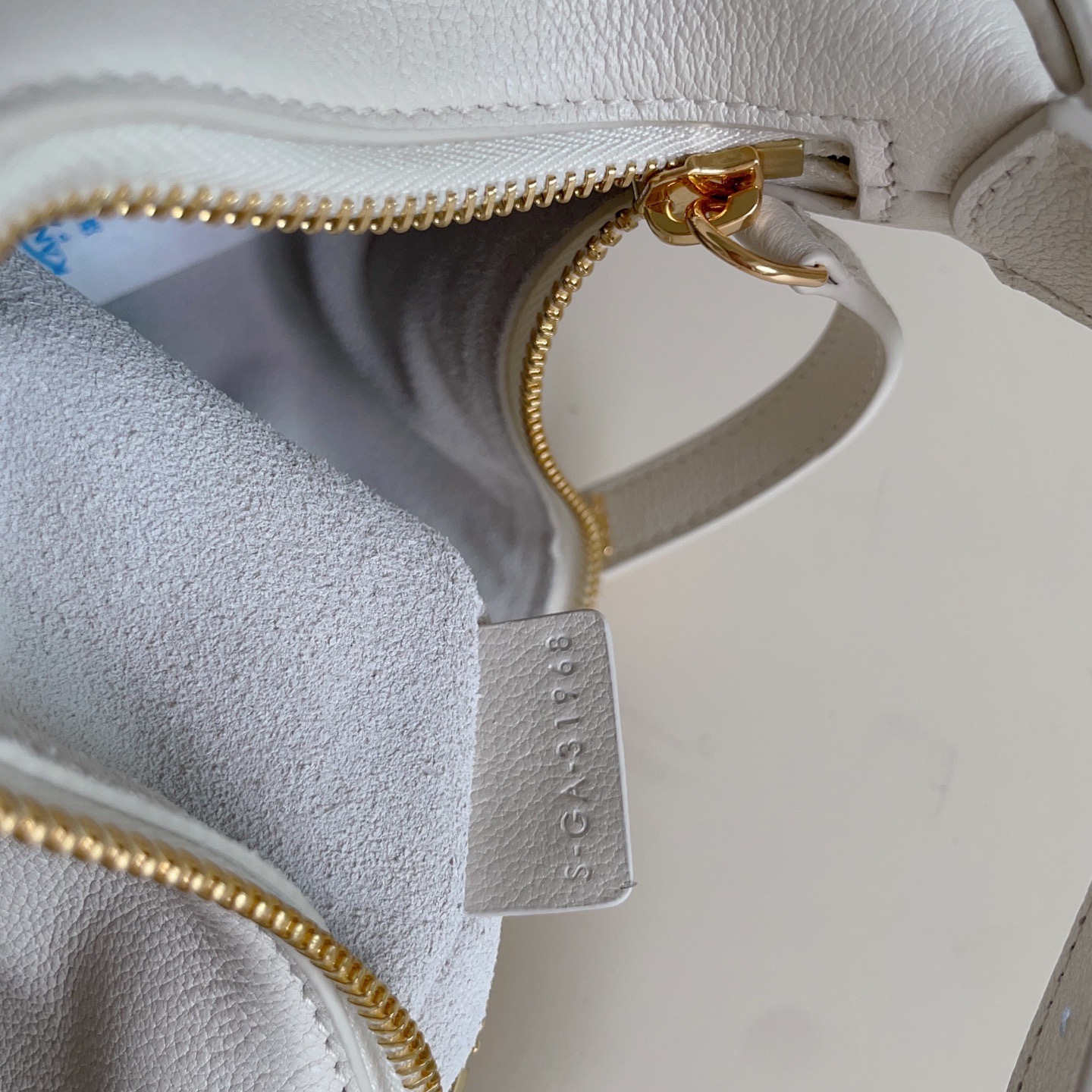 Celine 셀린느 루루 스몰 하프문 호보백 그레인드 카프스킨 파우더 핑크 골드 하드웨어 12