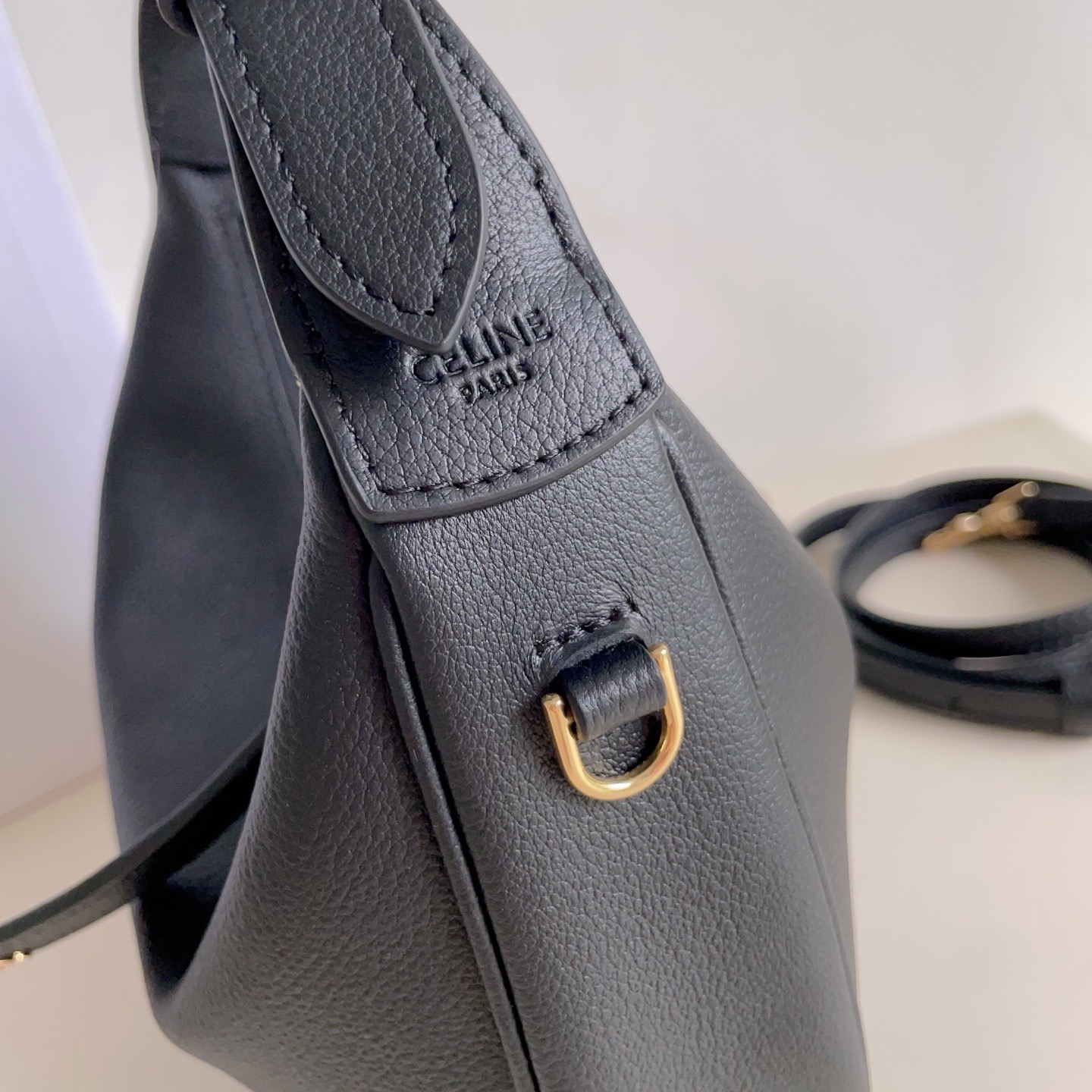 Celine 셀린느 루루 스몰 하프문 호보백 그레인드 카프스킨 파우더 핑크 골드 하드웨어 9