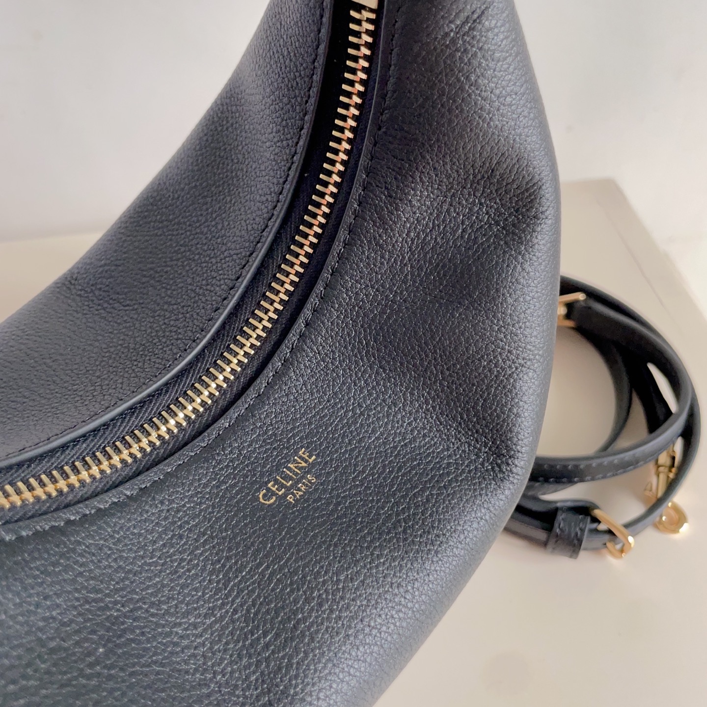 Celine 셀린느 루루 스몰 하프문 호보백 그레인드 카프스킨 파우더 핑크 골드 하드웨어 10