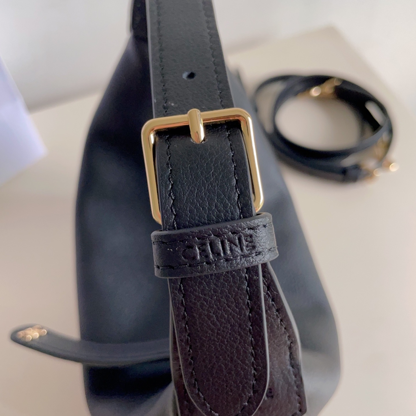 Celine 셀린느 루루 스몰 하프문 호보백 그레인드 카프스킨 파우더 핑크 골드 하드웨어 11