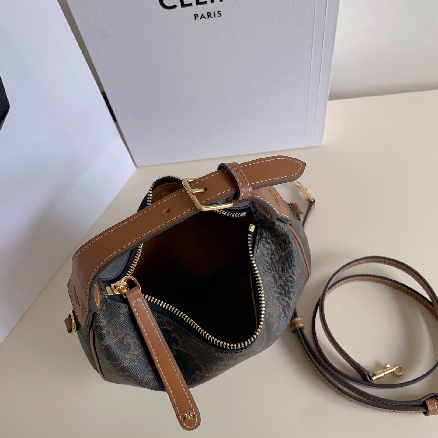 Celine 셀린느 루루 스몰 하프문 호보백 그레인드 카프스킨 파우더 핑크 골드 하드웨어 9