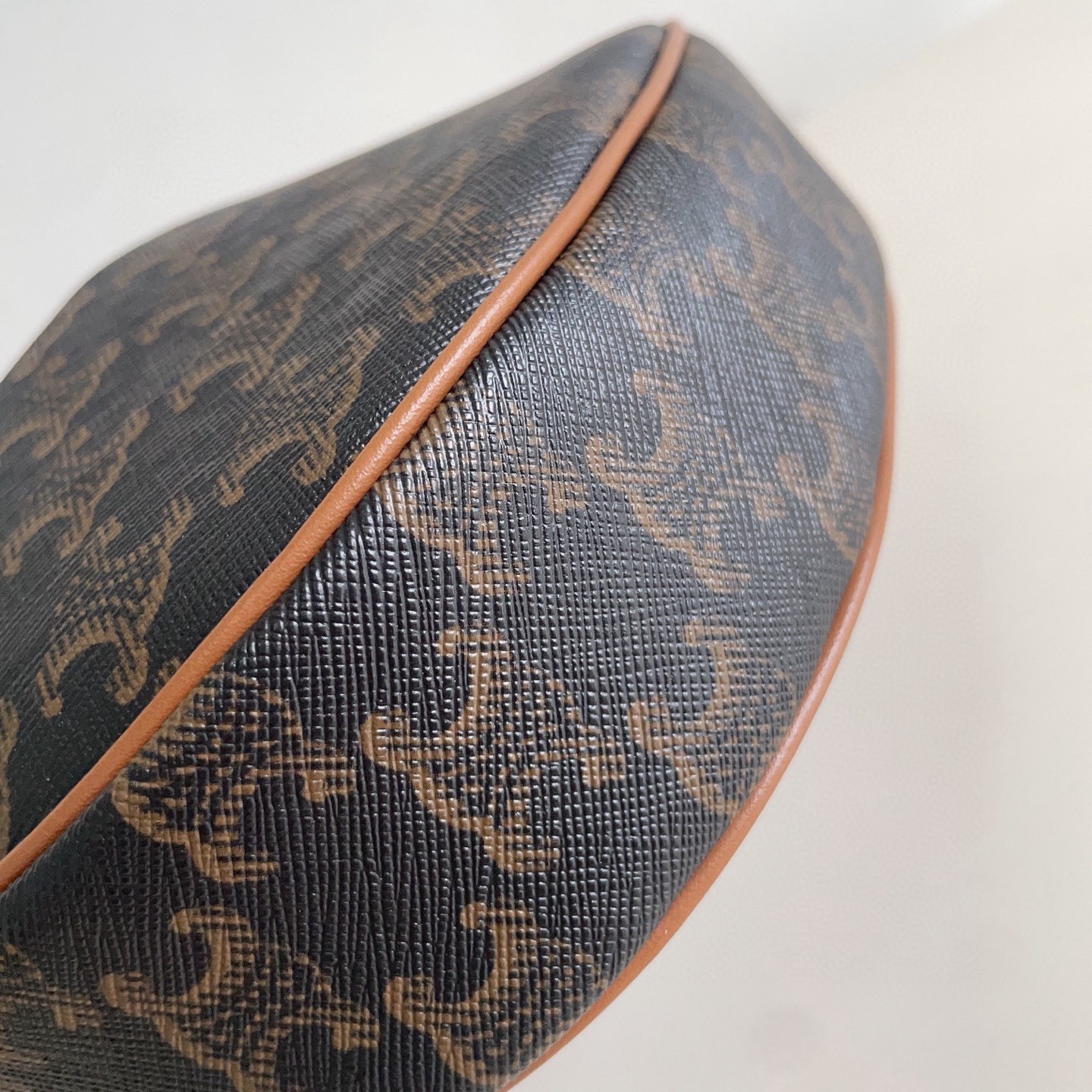 Celine 셀린느 루루 스몰 하프문 호보백 그레인드 카프스킨 파우더 핑크 골드 하드웨어 14