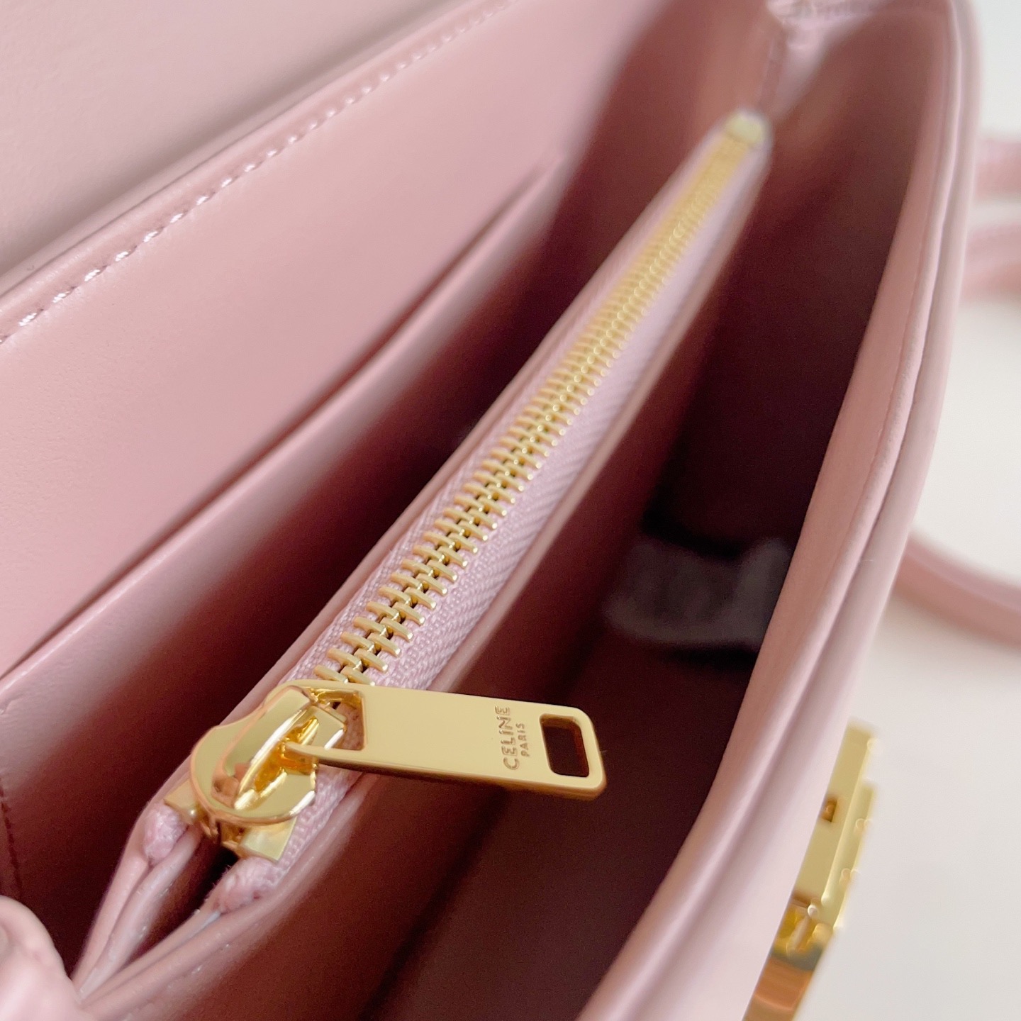 Celine 셀린느 Nino 트리오므프 탑핸들백 스무스 카프스킨 로즈 핑크 골드 하드웨어 10
