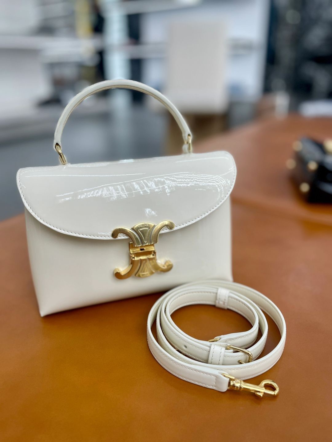 Celine 셀린느 TEEN NINO 탑핸들백 페이턴트 레더 블랙 골드 10