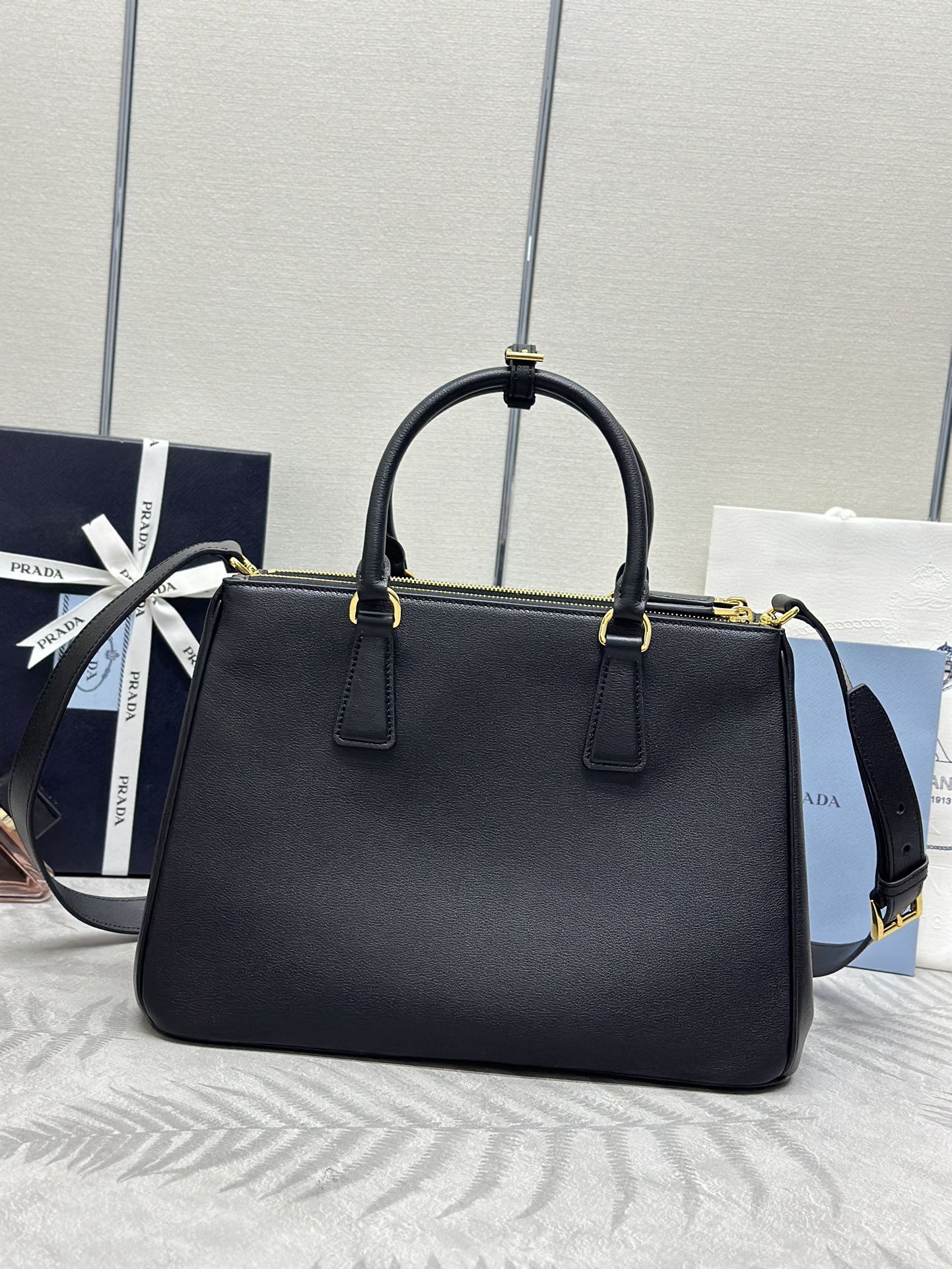 Prada 프라다 1BA274 트리플 컴파트먼트 토트백 그레인드 카프스킨 블랙 골드 2