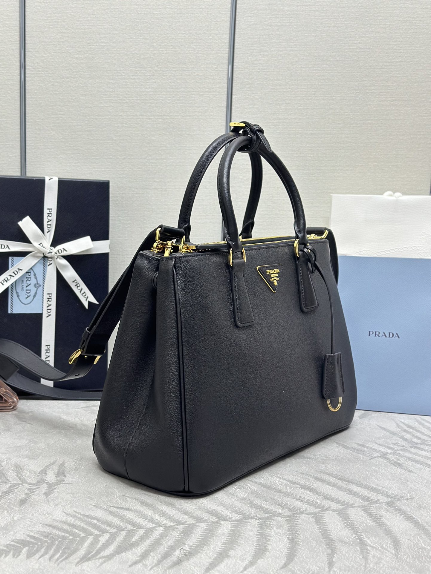 Prada 프라다 1BA274 트리플 컴파트먼트 토트백 그레인드 카프스킨 블랙 골드 3