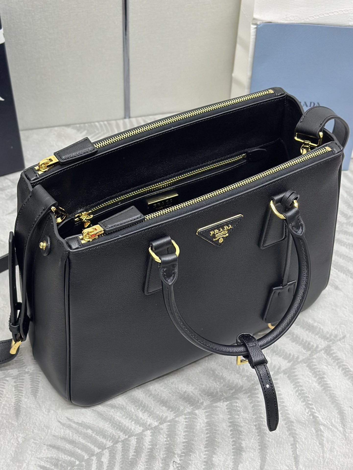 Prada 프라다 1BA274 트리플 컴파트먼트 토트백 그레인드 카프스킨 블랙 골드 5