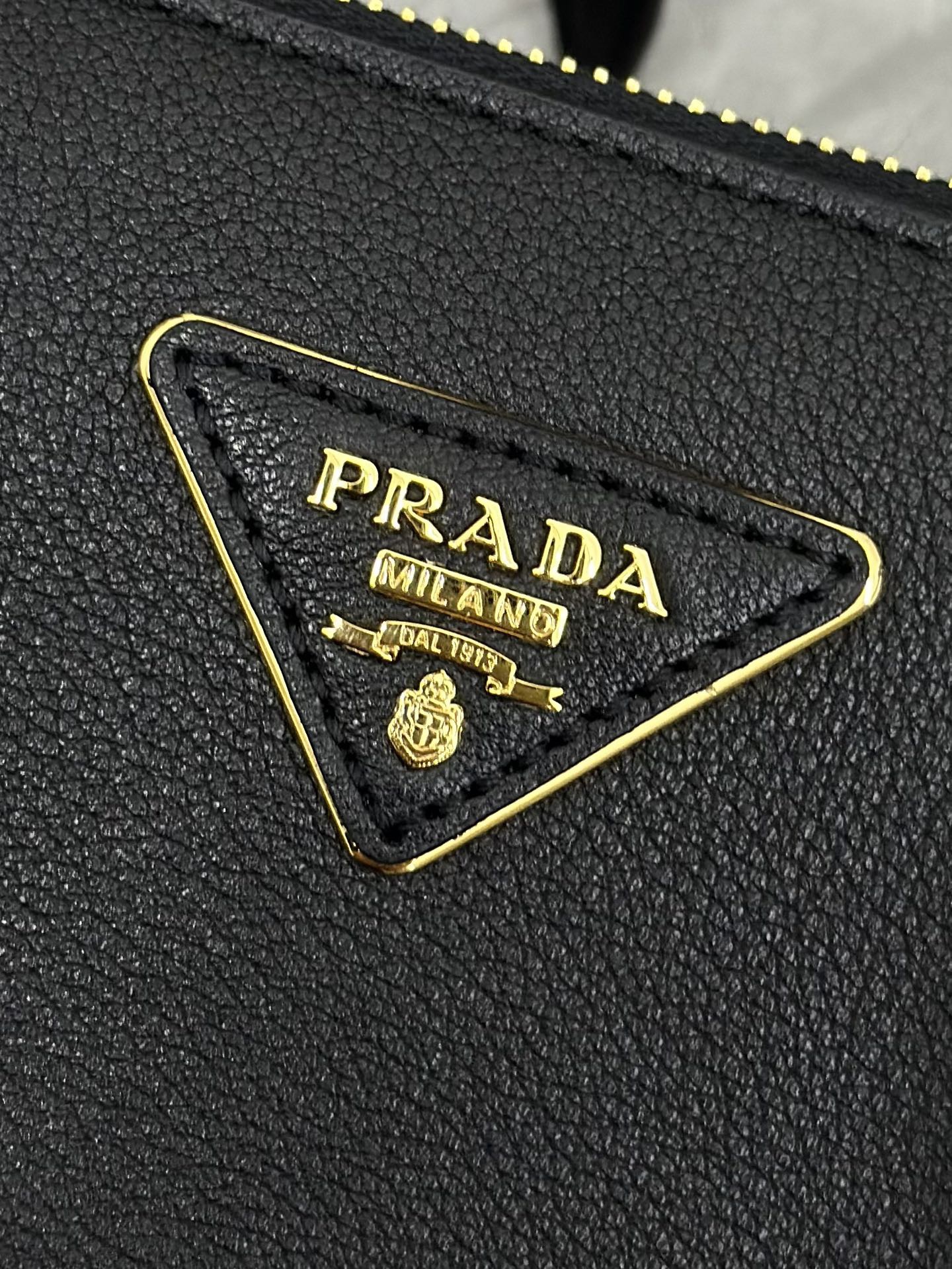 Prada 프라다 1BA274 트리플 컴파트먼트 토트백 그레인드 카프스킨 블랙 골드 6