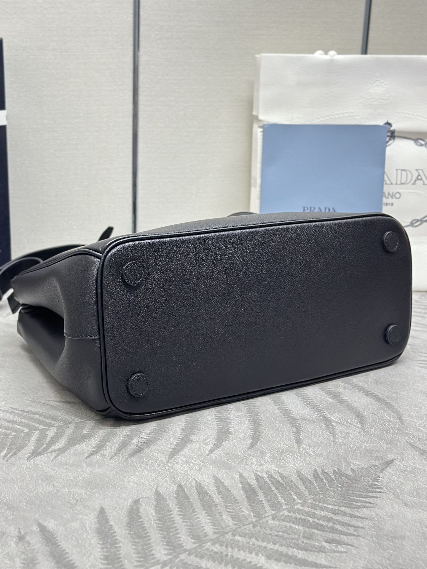 Prada 프라다 1BA274 트리플 컴파트먼트 토트백 그레인드 카프스킨 블랙 골드 7