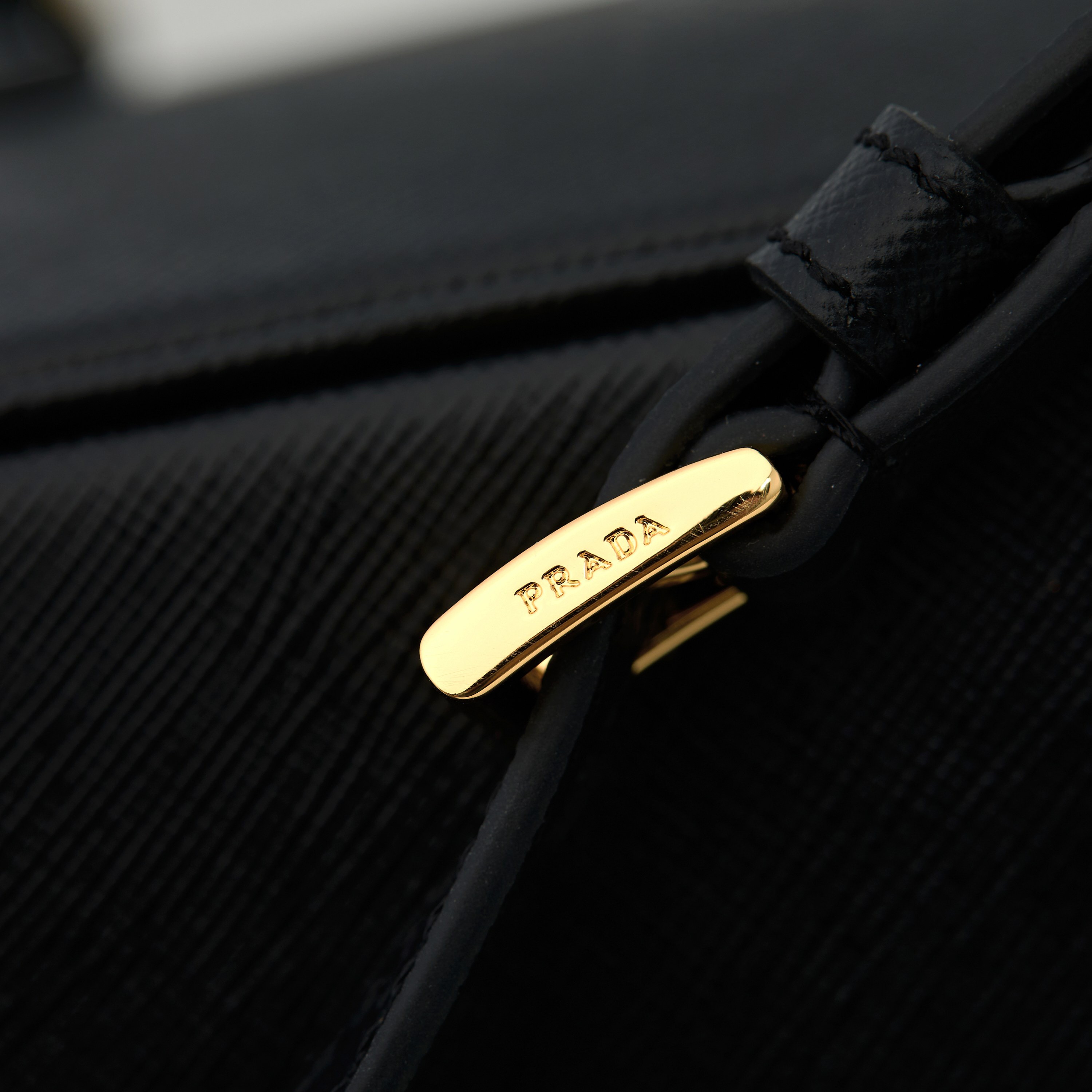 Prada 프라다 갤러리아 1BA274 사피아노 레더 누드 블랙 토트백 32cm 11