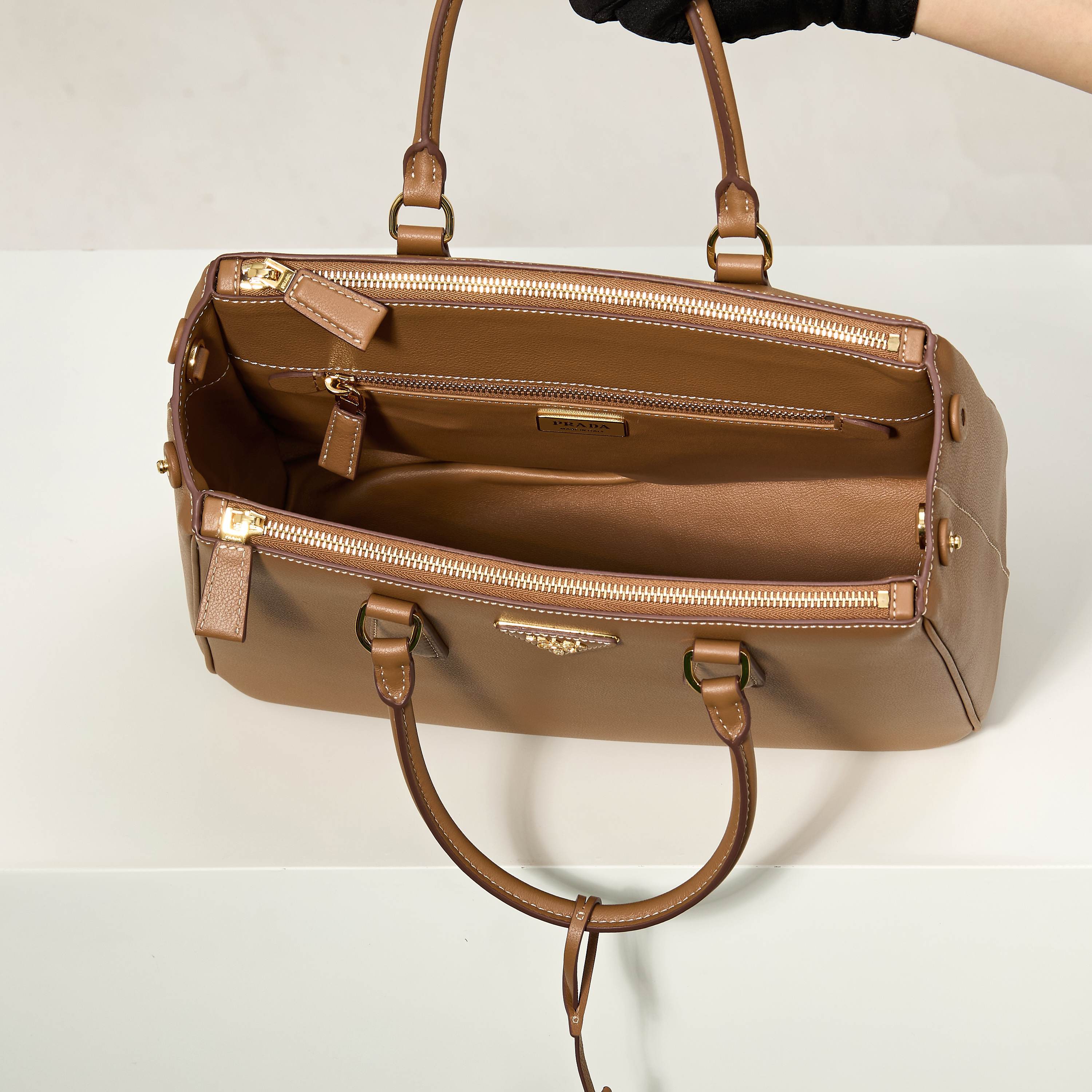 Prada 프라다 1BA274 사피아노 레더 토트백 카멜 브라운 골드 하드웨어 9