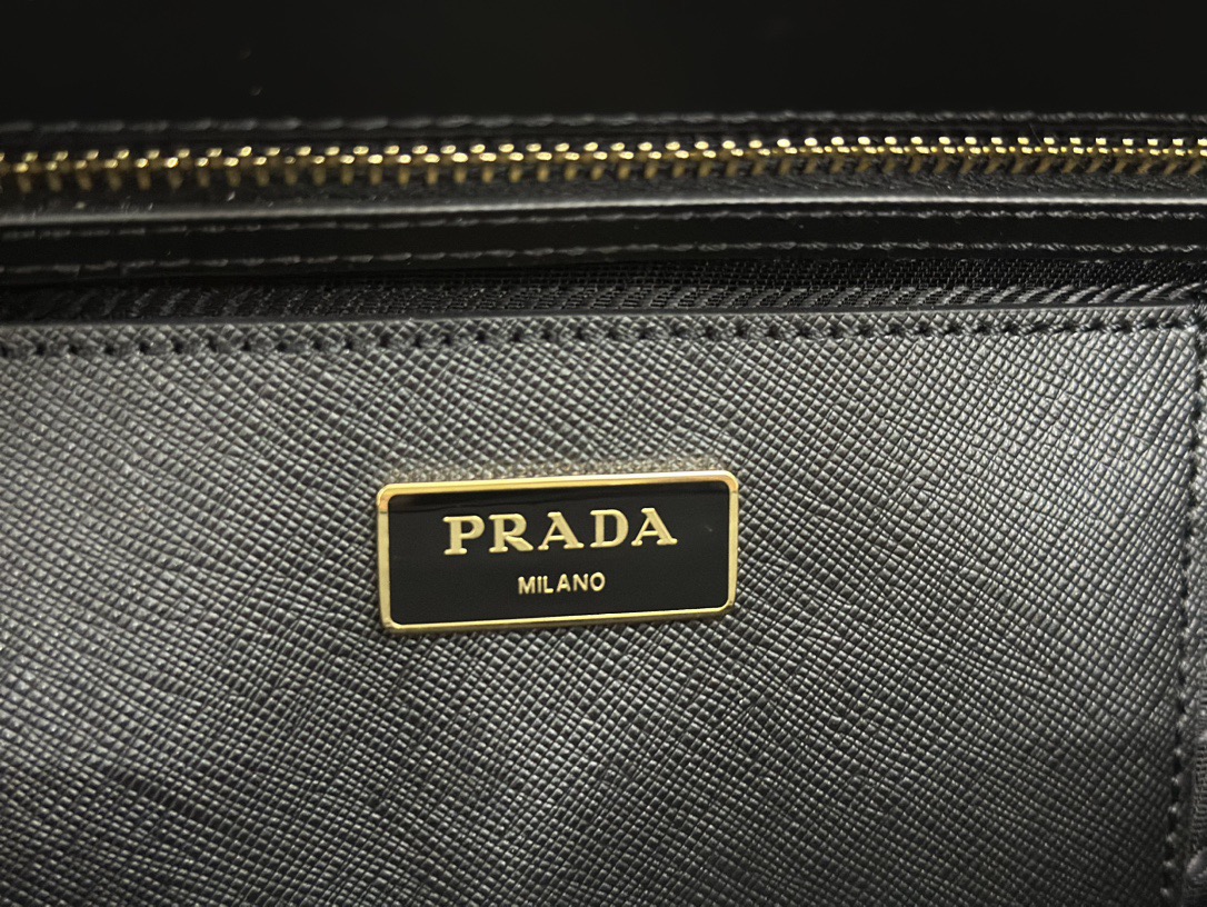 Prada 프라다 1BA863 사피아노 레더 미디엄 토트백 블랙 골드 8