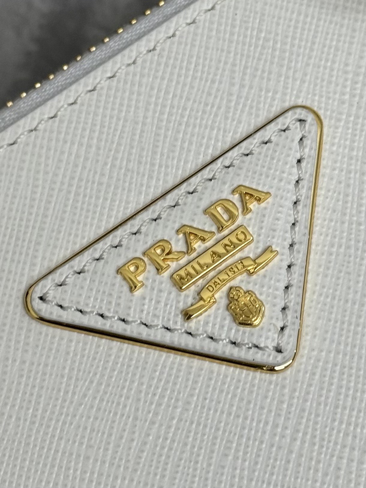 Prada 프라다 1BA863 사피아노 레더 미디엄 토트백 블랙 골드 5