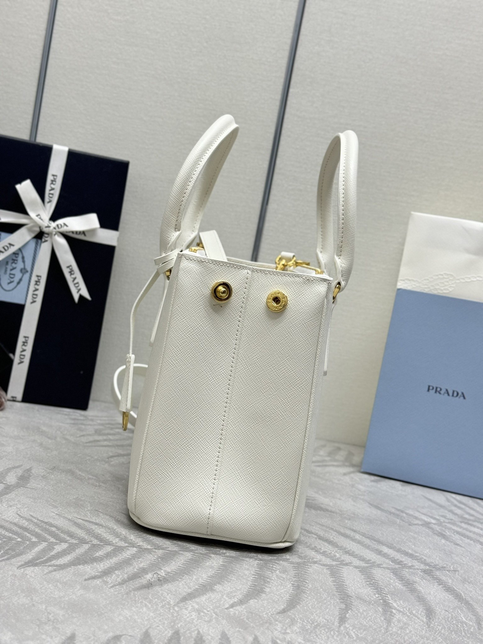 Prada 프라다 1BA863 사피아노 레더 미디엄 토트백 블랙 골드 6