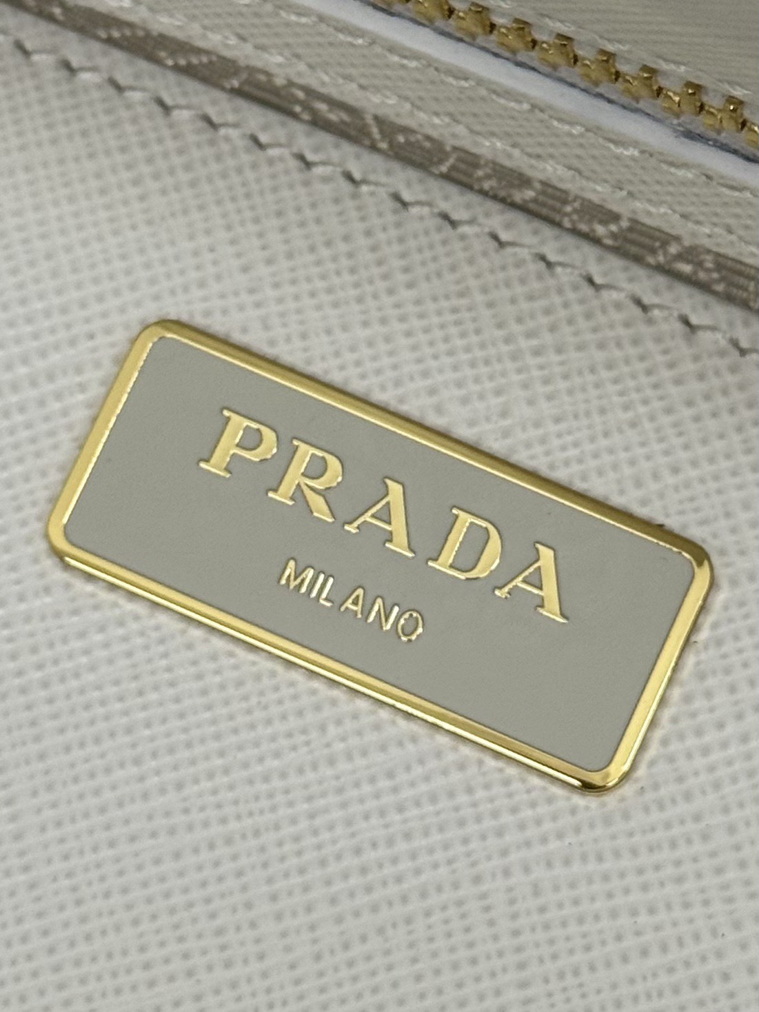 Prada 프라다 1BA863 사피아노 레더 미디엄 토트백 블랙 골드 9